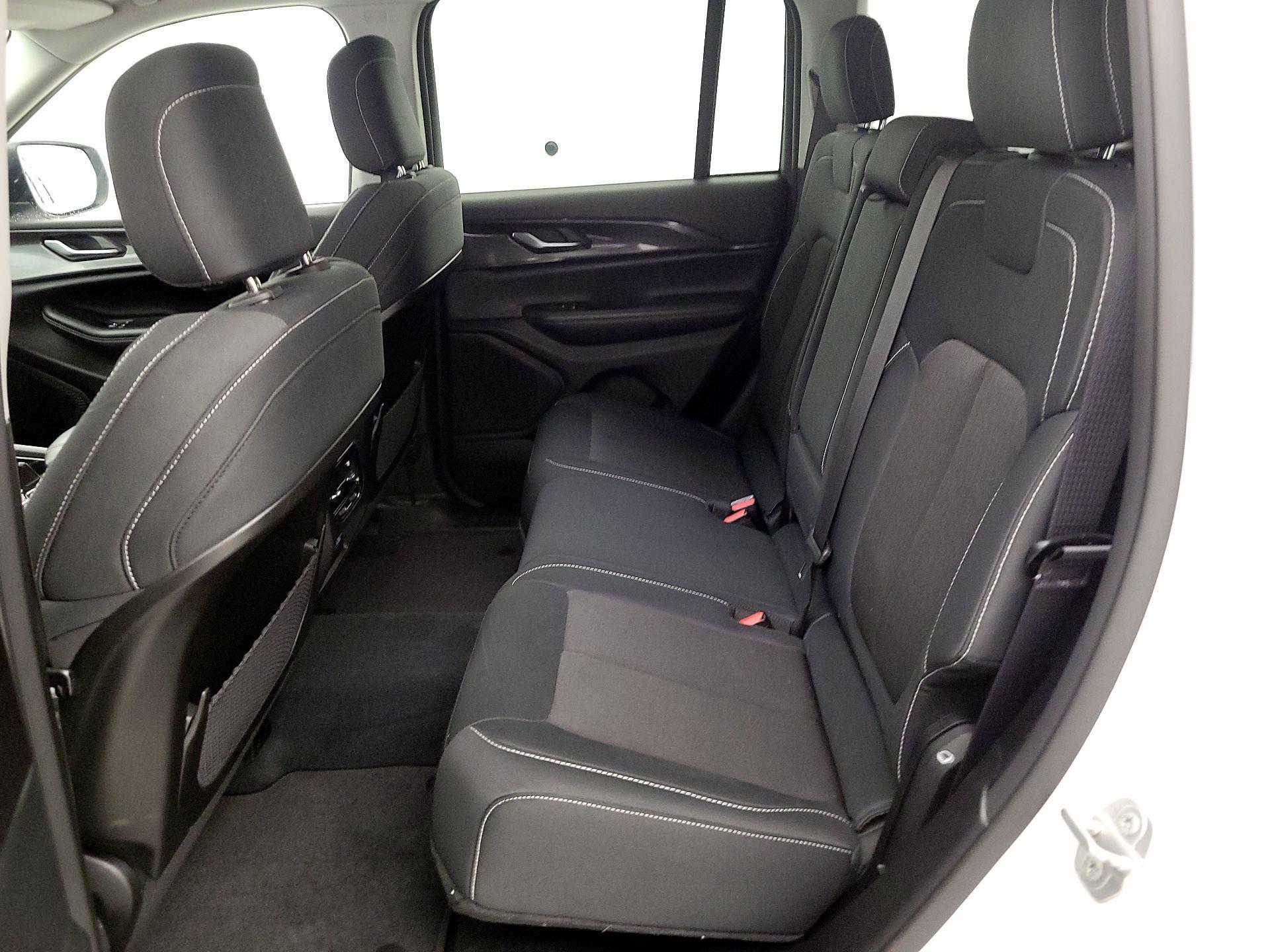 Thumbnail: 2023 Jeep Grand Cherokee - 19