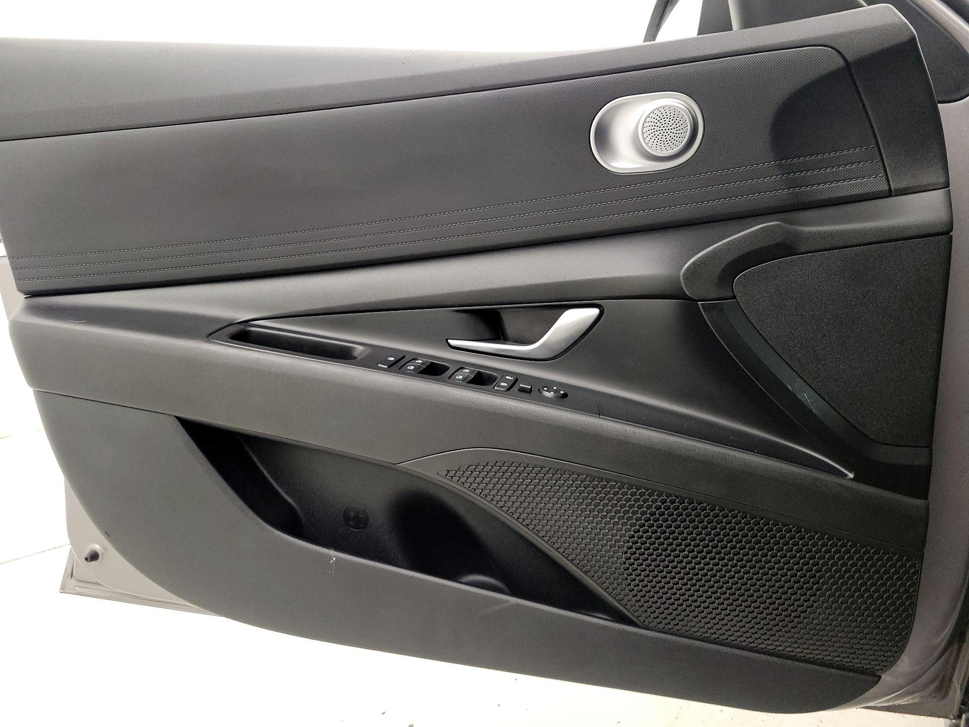 Thumbnail: 2021 Hyundai Elantra - 12