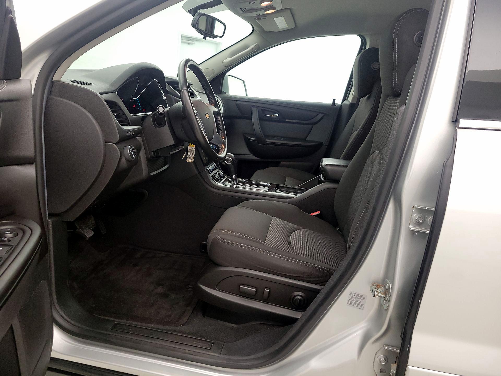 Thumbnail: 2017 Chevrolet Traverse - 11