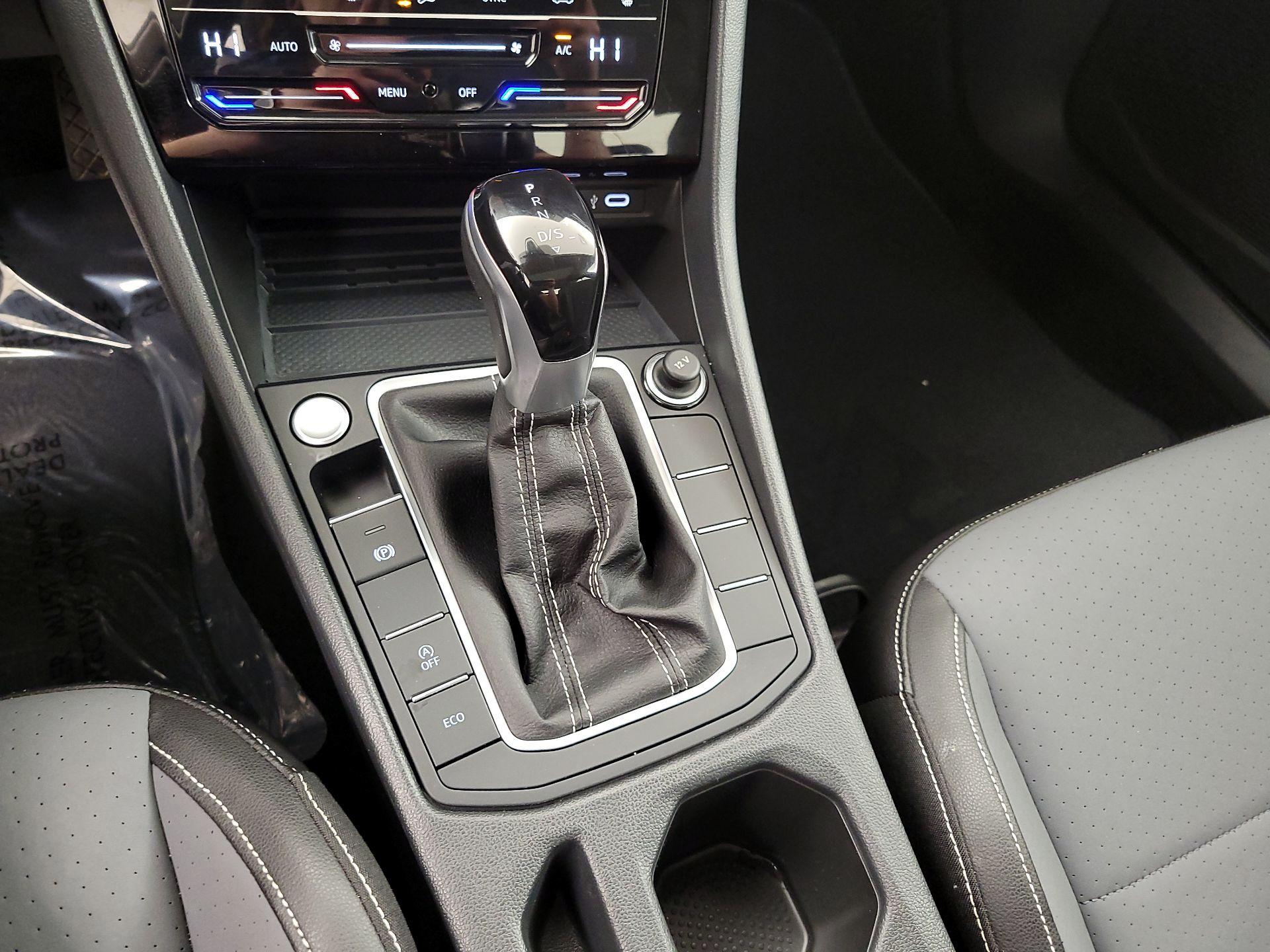 Thumbnail: 2025 Volkswagen Jetta - 17