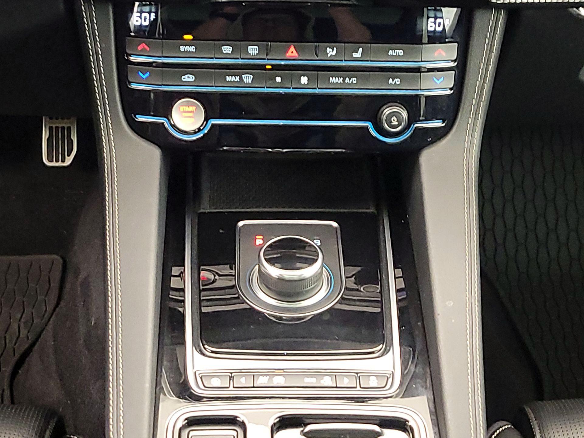 Thumbnail: 2020 Jaguar F-Pace - 18