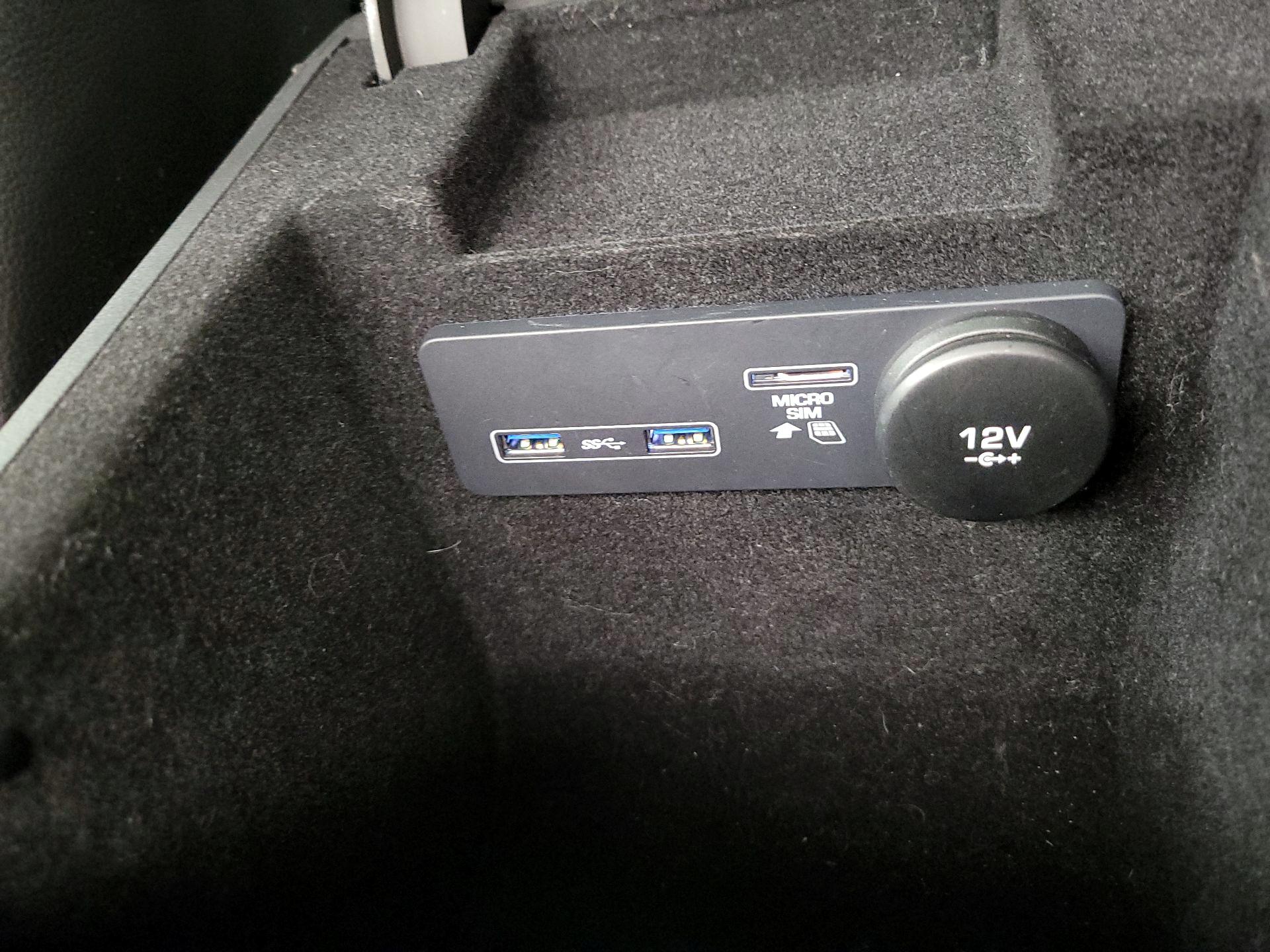 Thumbnail: 2020 Jaguar F-Pace - 19