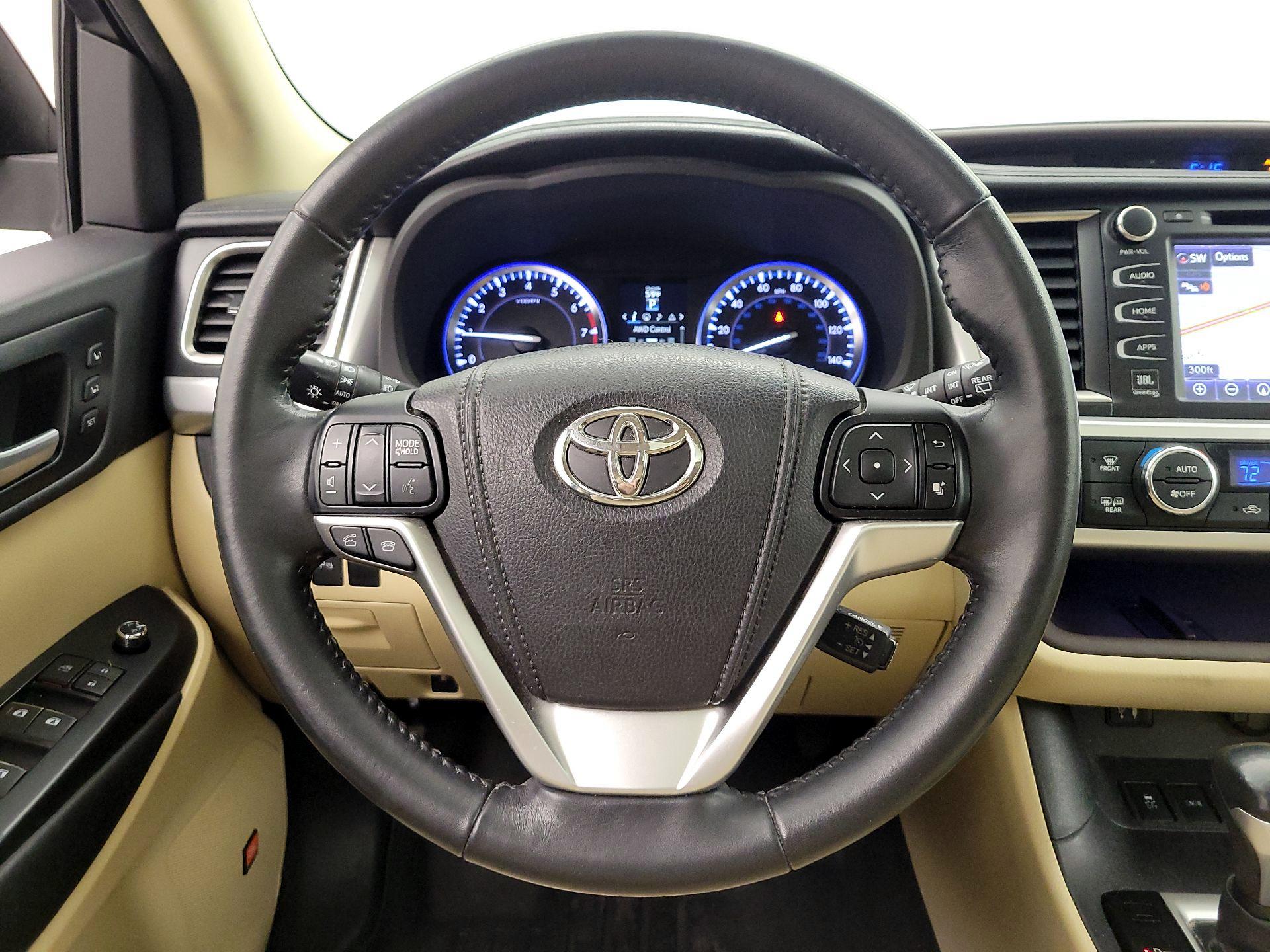 Thumbnail: 2015 Toyota Highlander - 10