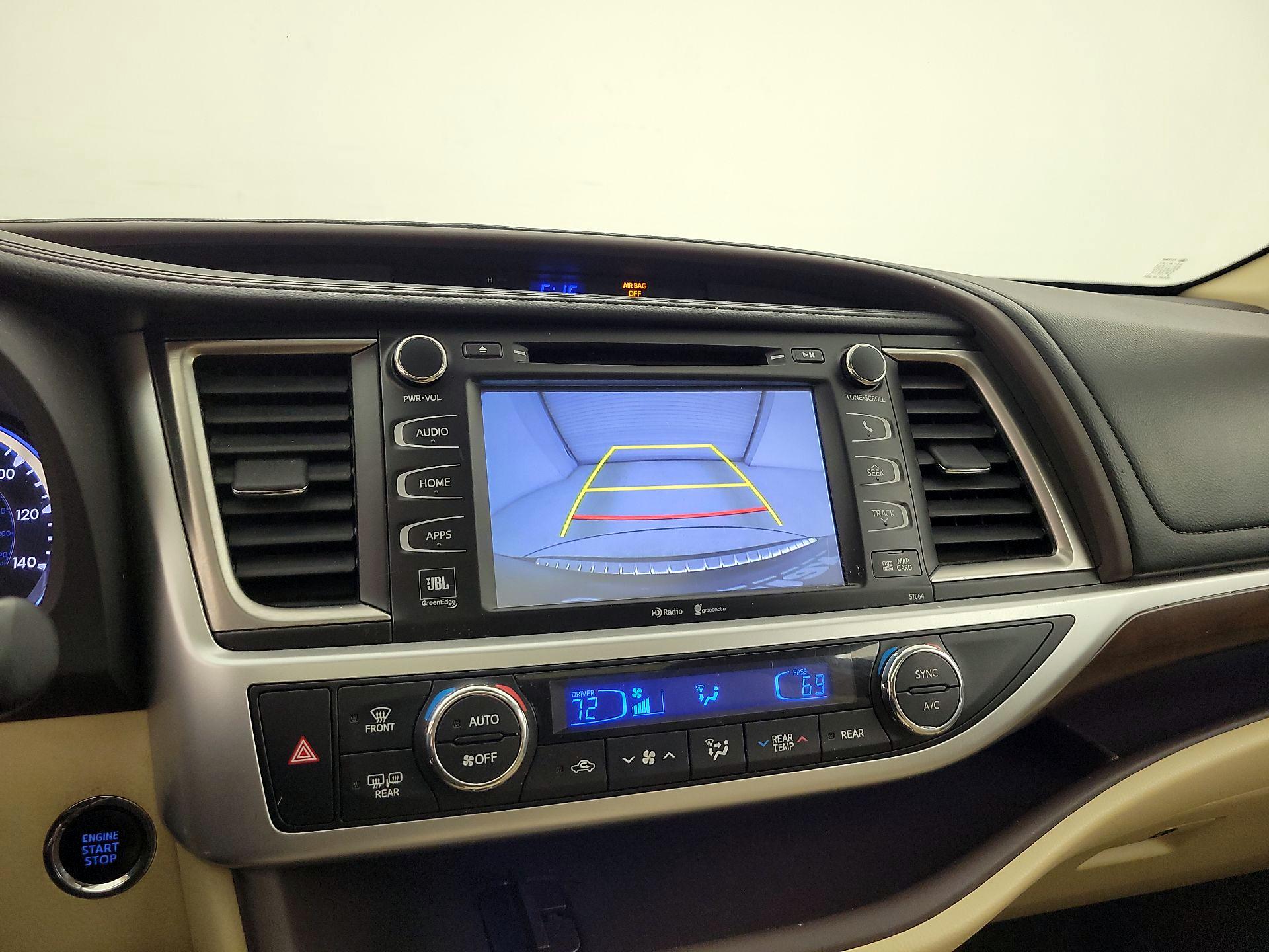 Thumbnail: 2015 Toyota Highlander - 15