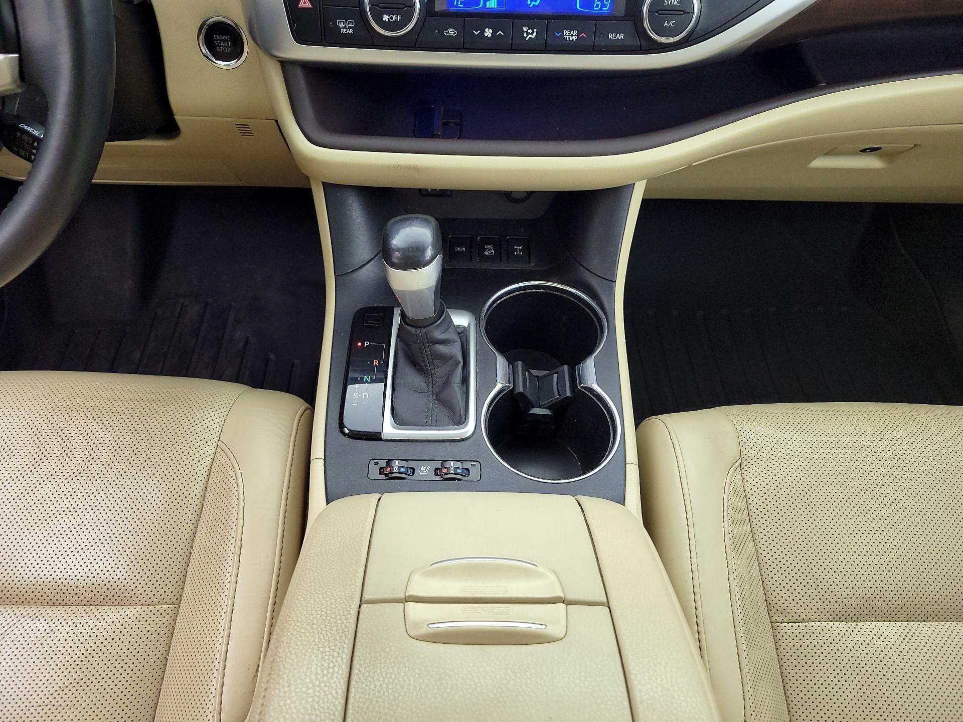 Thumbnail: 2015 Toyota Highlander - 18