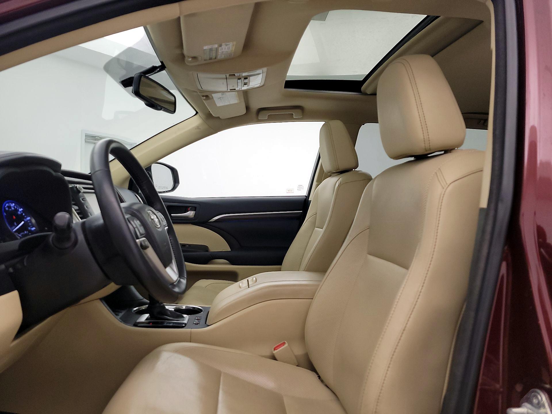 Thumbnail: 2015 Toyota Highlander - 20