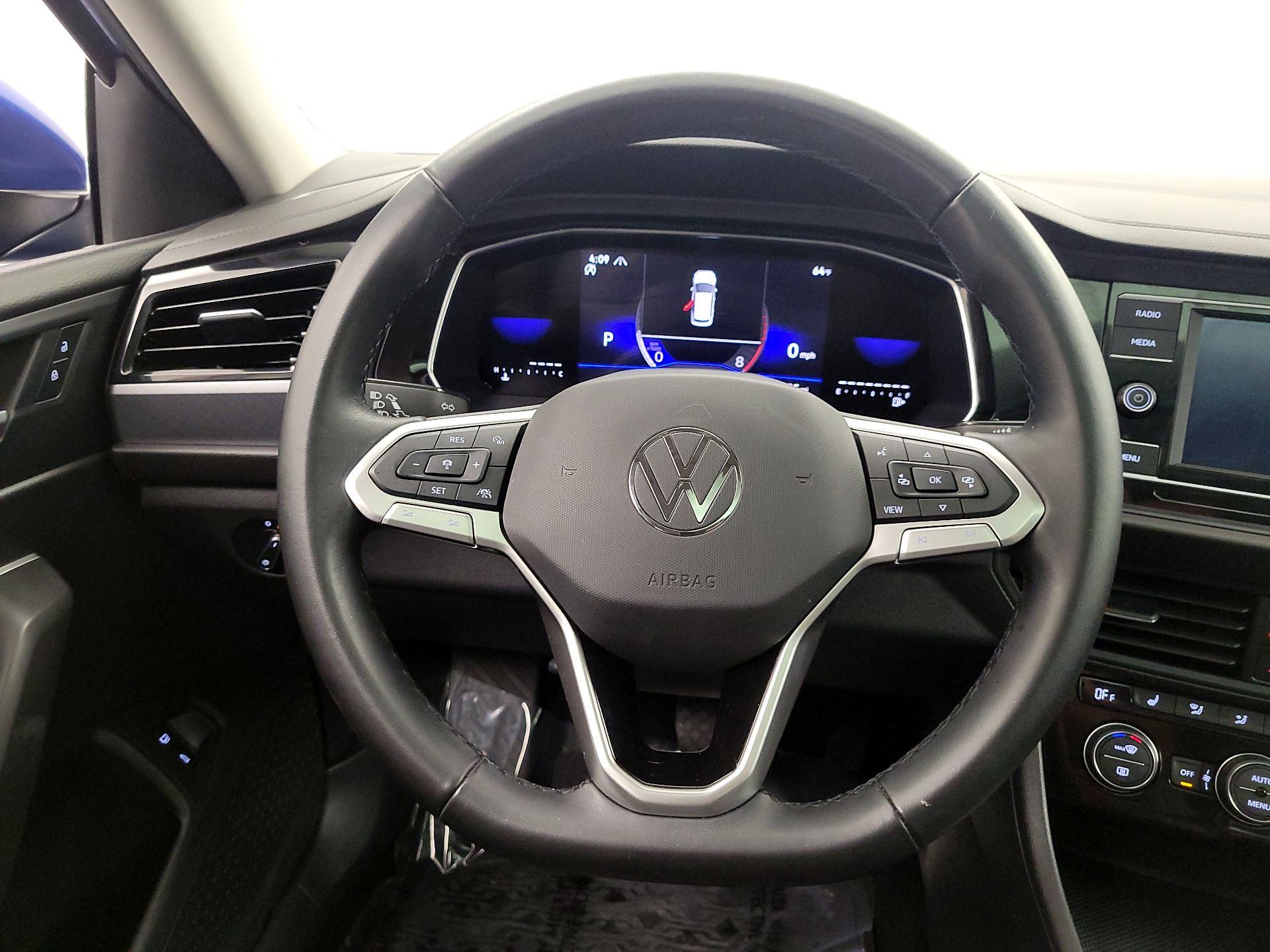 Thumbnail: 2023 Volkswagen Jetta - 10