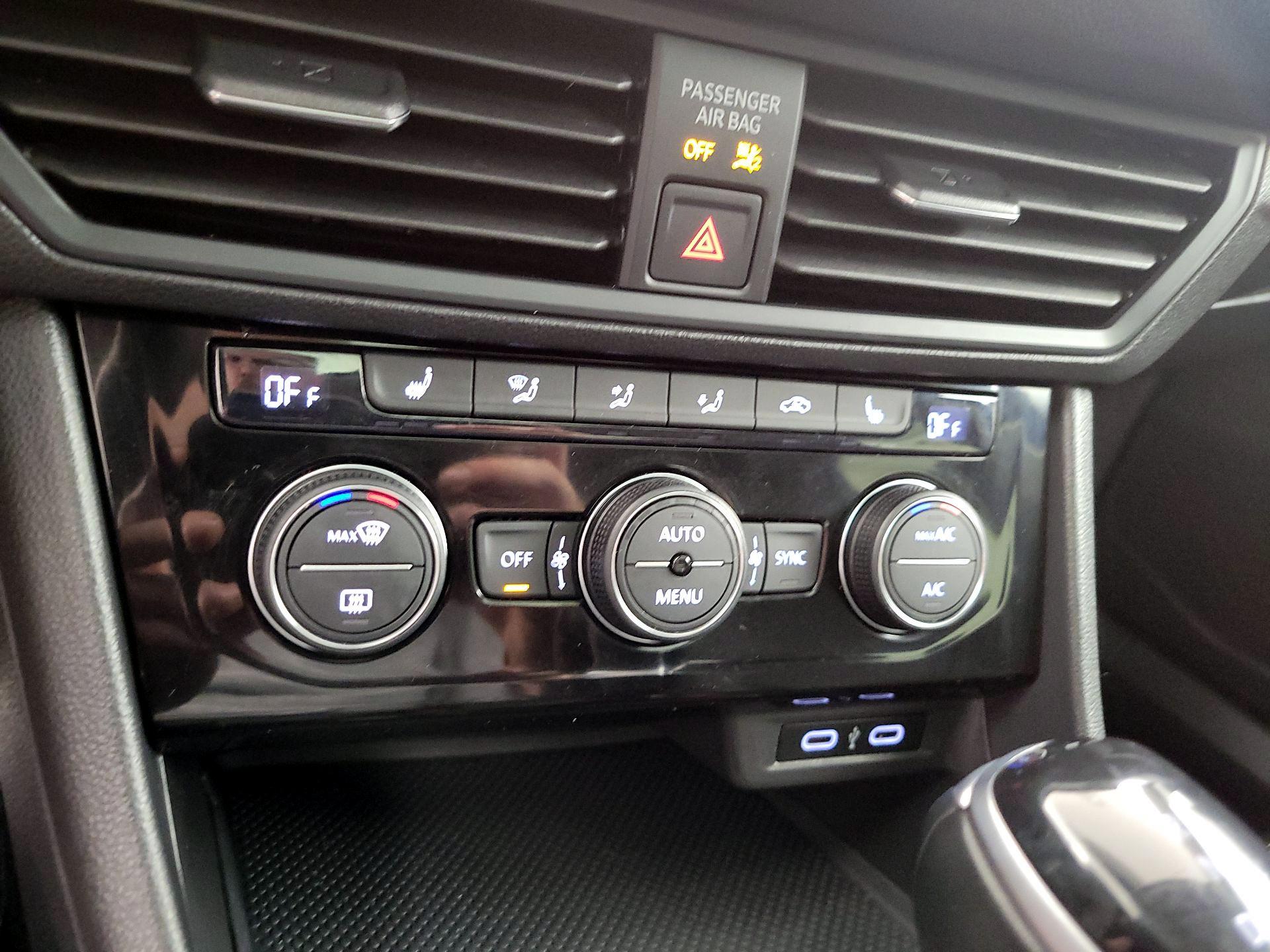 Thumbnail: 2023 Volkswagen Jetta - 16