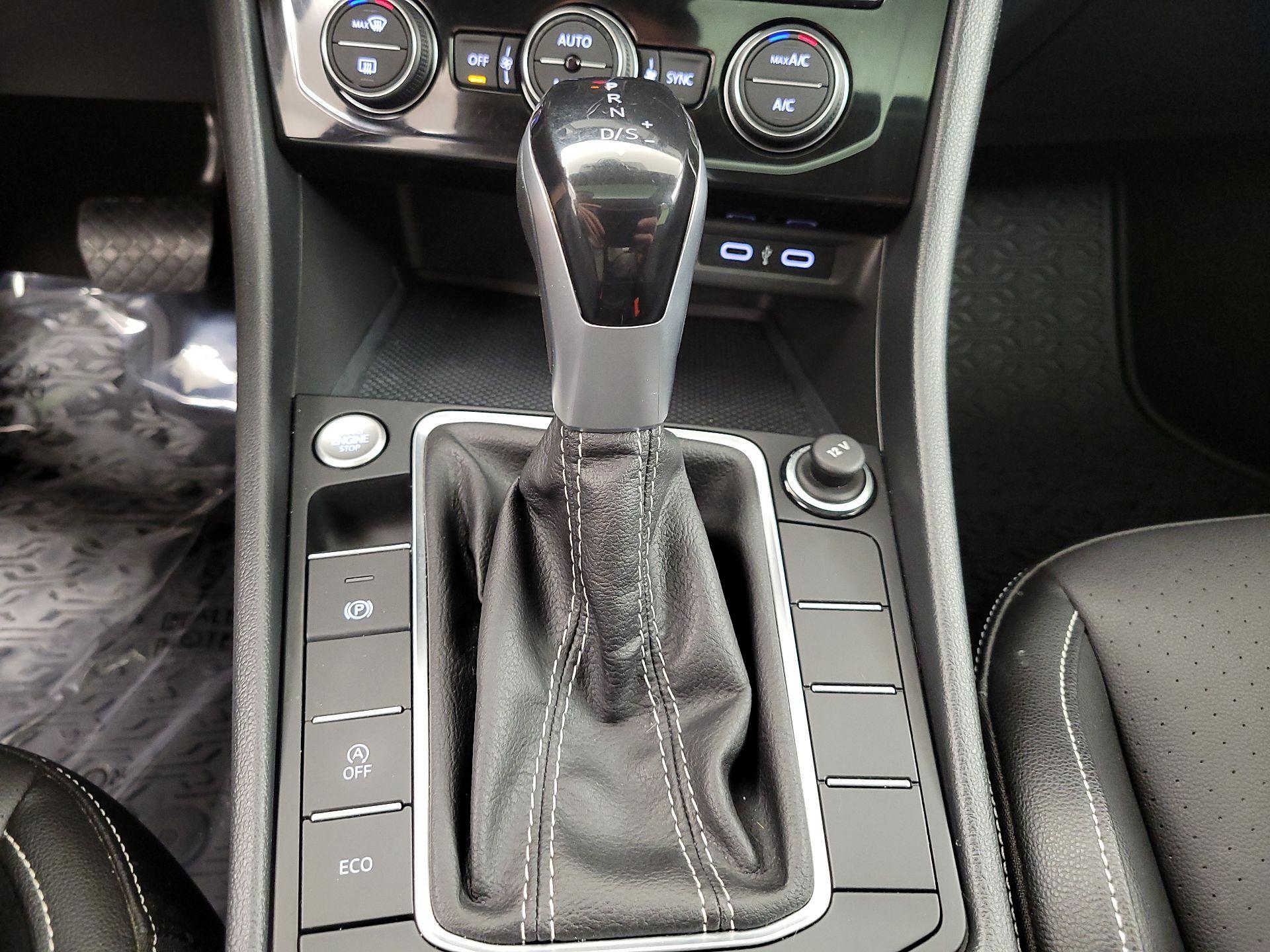 Thumbnail: 2023 Volkswagen Jetta - 17