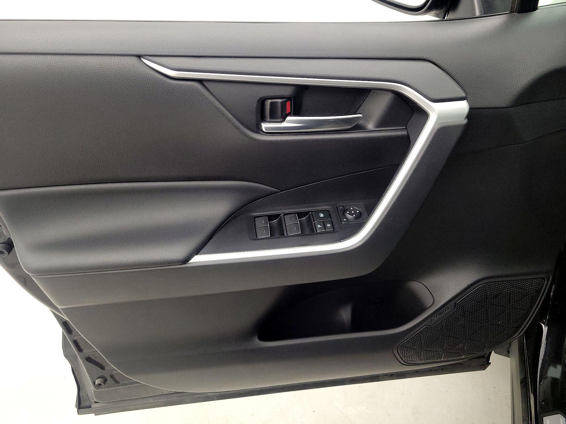 Thumbnail: 2022 Toyota RAV4 - 12