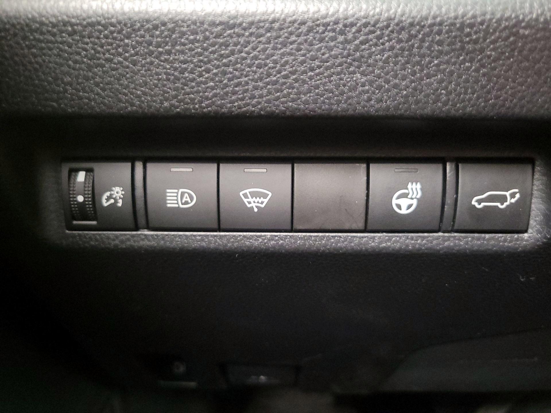 Thumbnail: 2022 Toyota RAV4 - 13