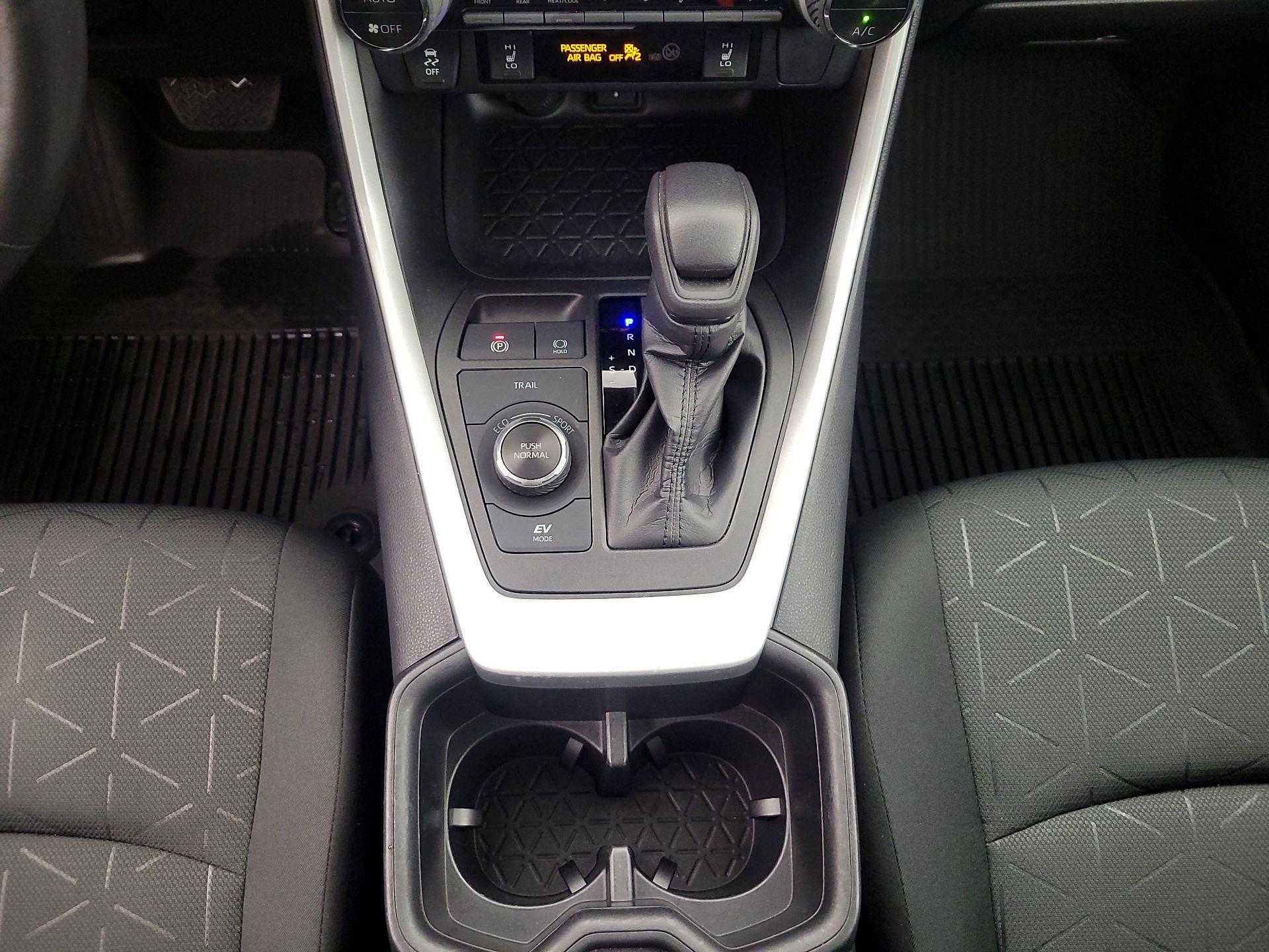 Thumbnail: 2022 Toyota RAV4 - 17