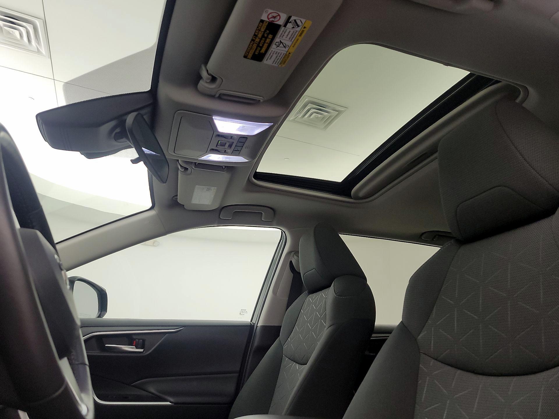 Thumbnail: 2022 Toyota RAV4 - 19