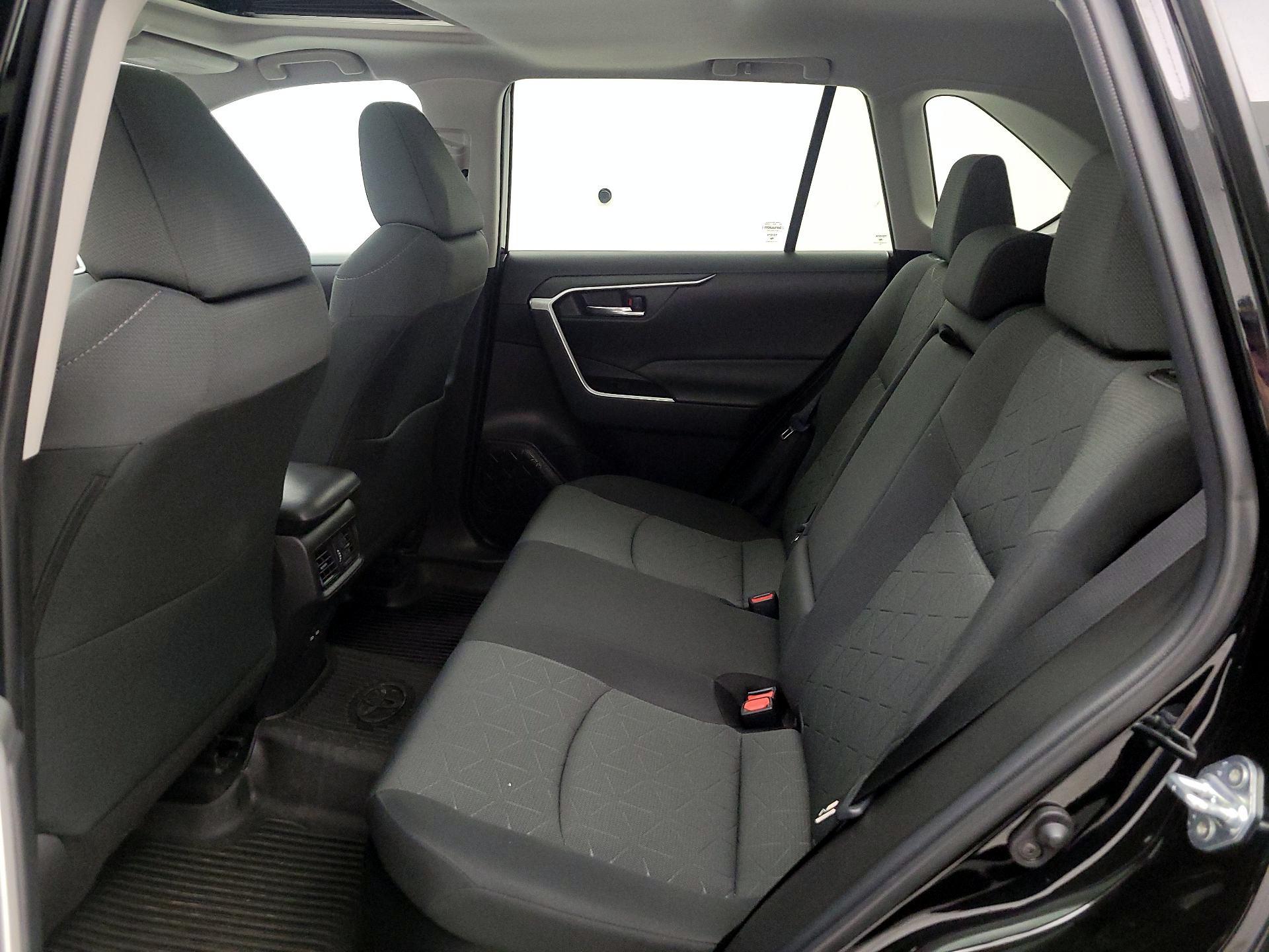 Thumbnail: 2022 Toyota RAV4 - 20