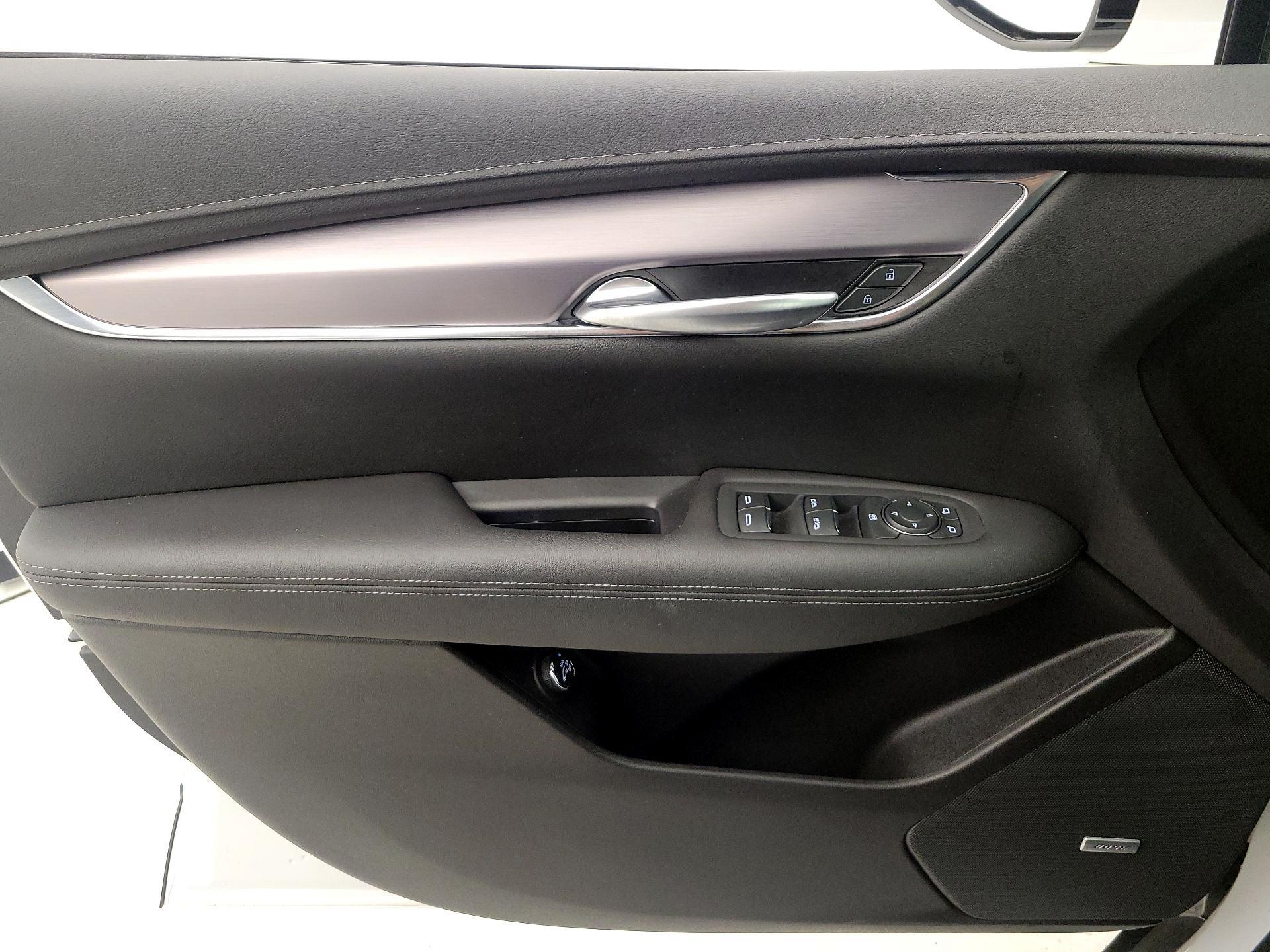 Thumbnail: 2023 Cadillac XT5 - 12