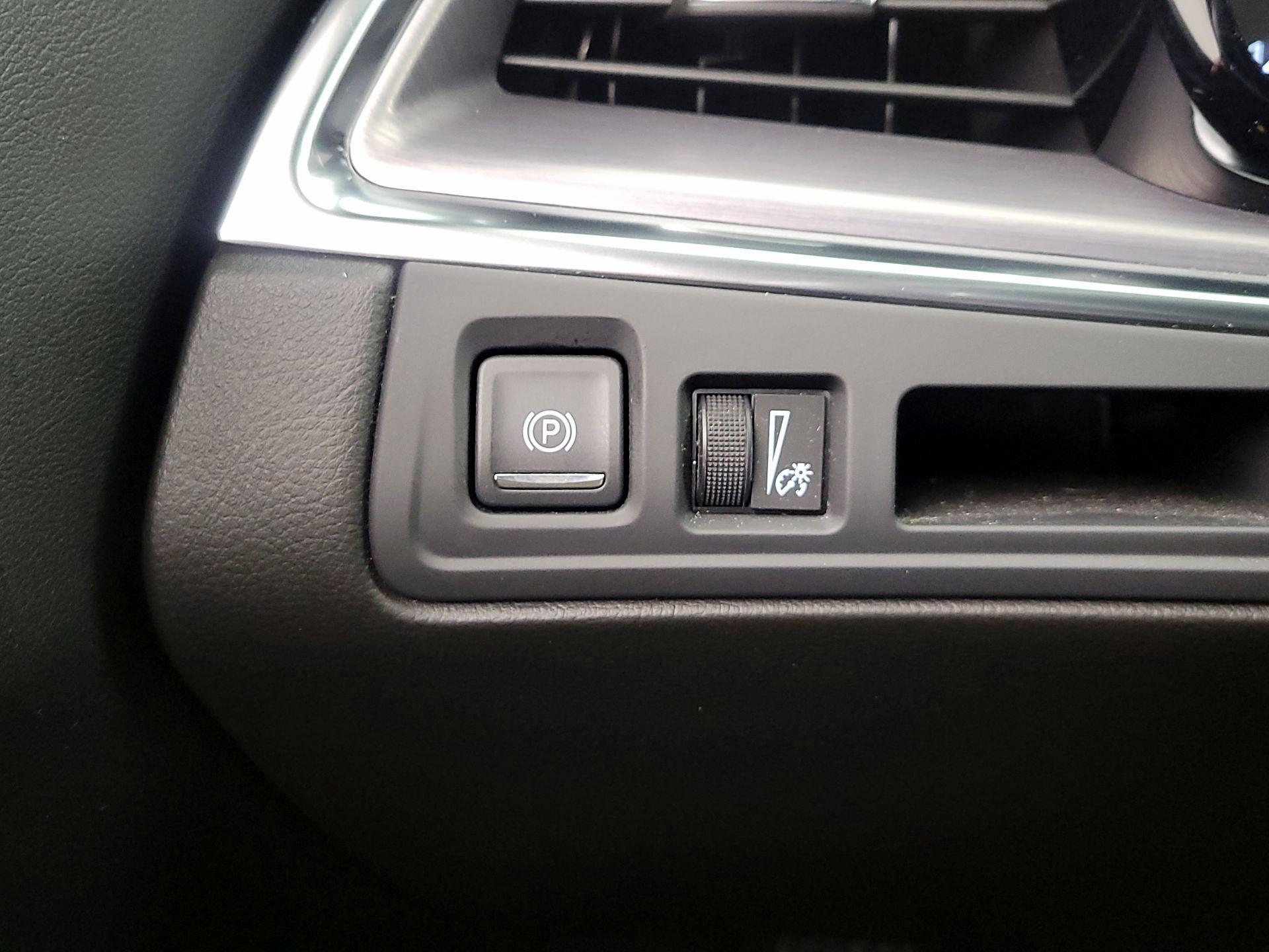 Thumbnail: 2023 Cadillac XT5 - 13