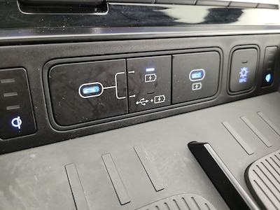 USB/AUX Ports