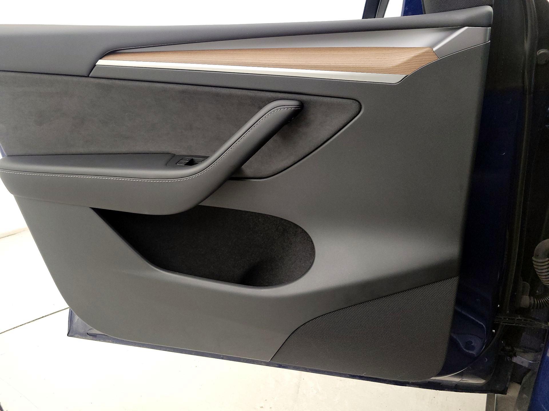 Thumbnail: 2023 Tesla Model Y - 12