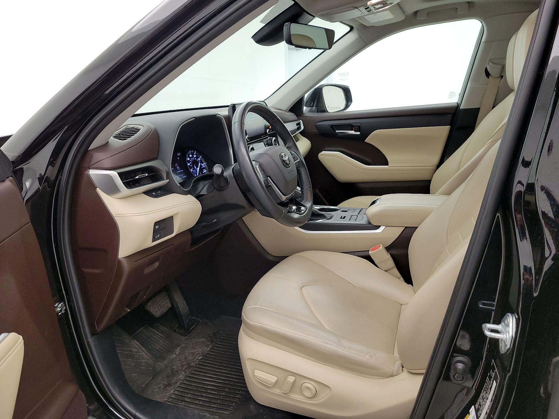 Thumbnail: 2021 Toyota Highlander - 11