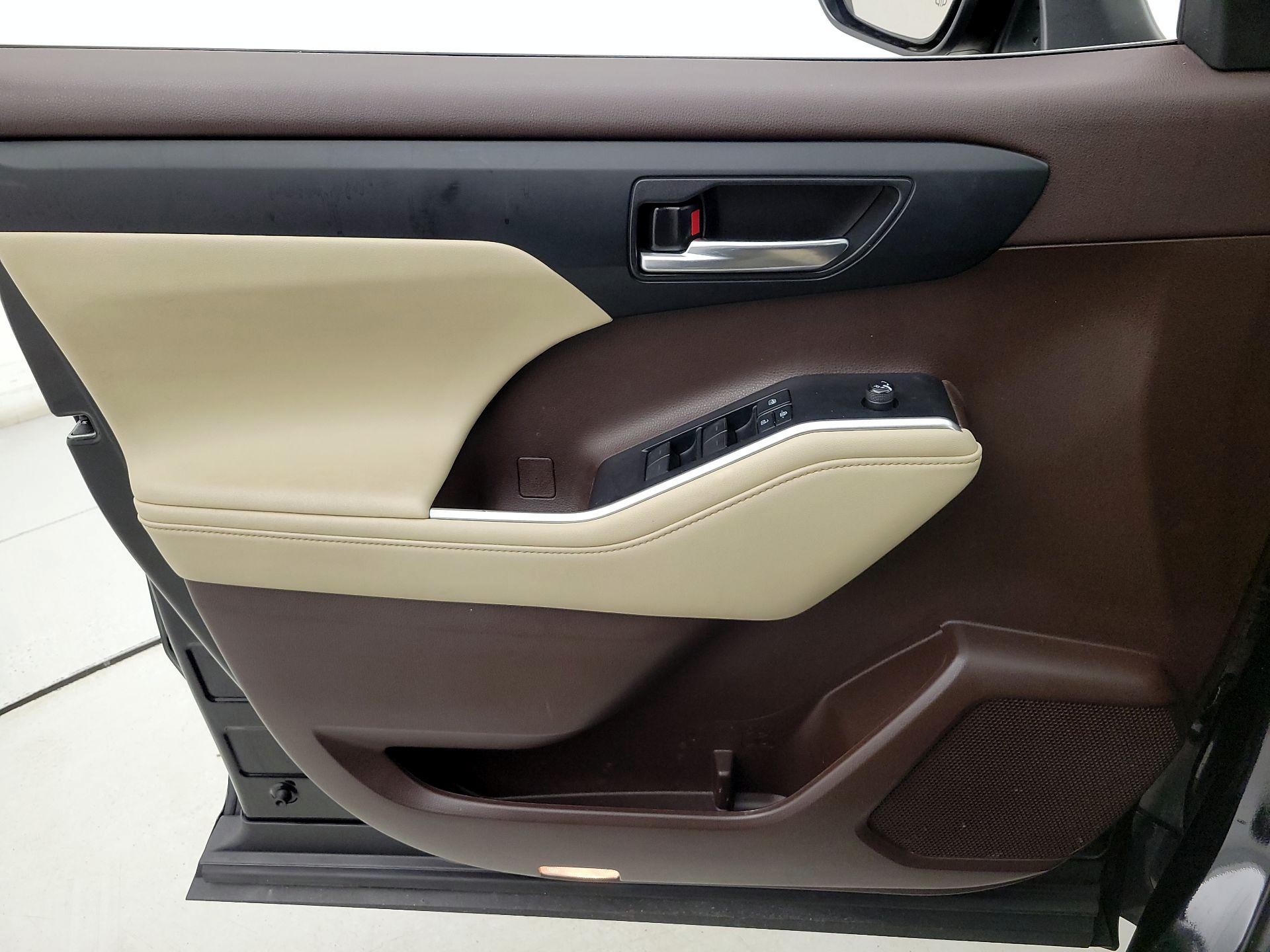 Thumbnail: 2021 Toyota Highlander - 12