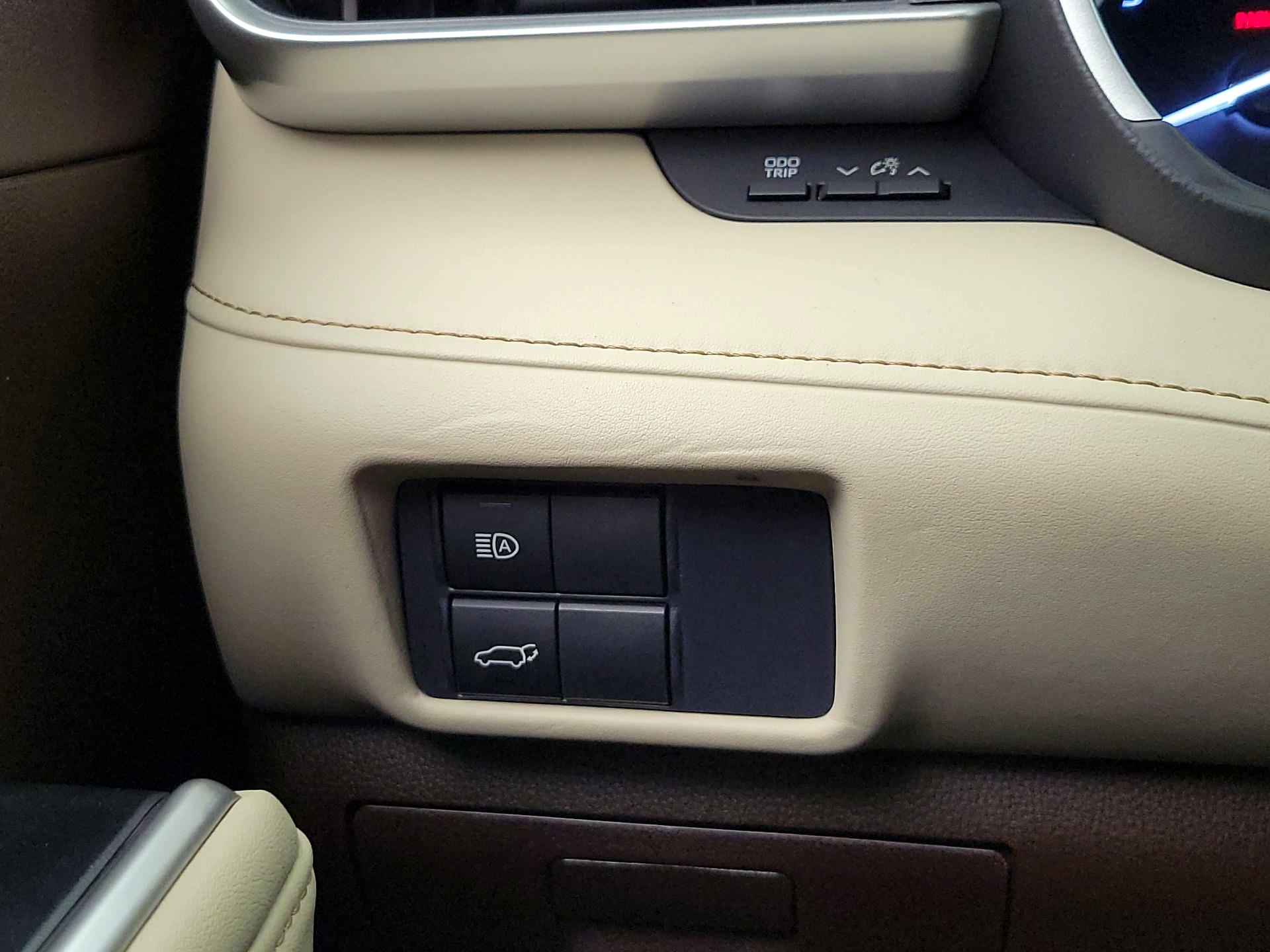 Thumbnail: 2021 Toyota Highlander - 13