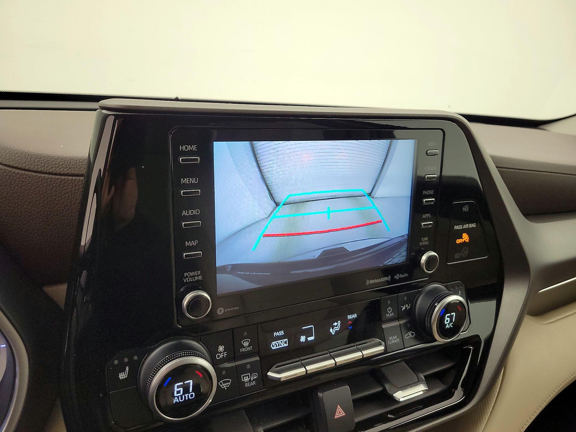 Thumbnail: 2021 Toyota Highlander - 15