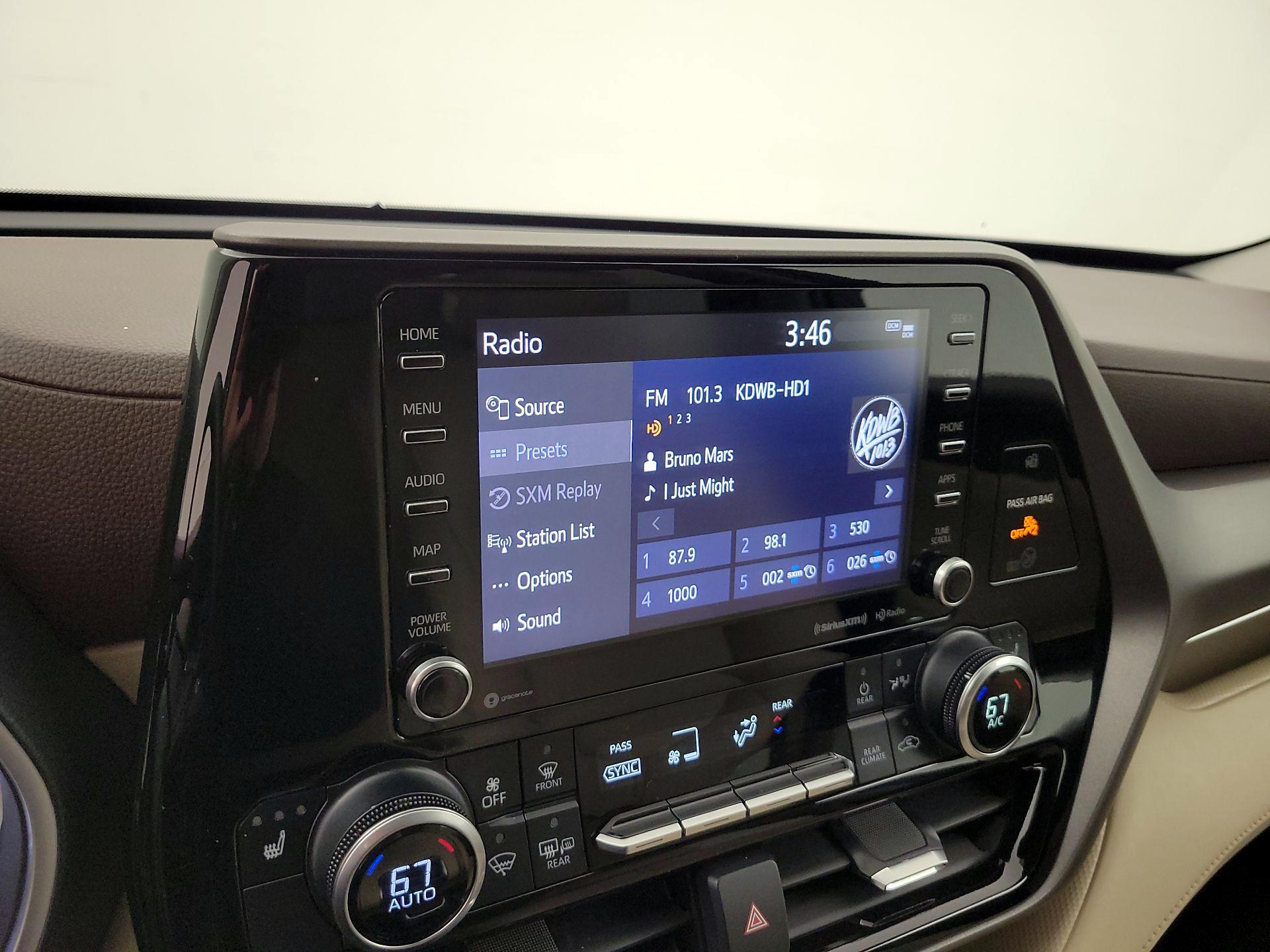 Thumbnail: 2021 Toyota Highlander - 16