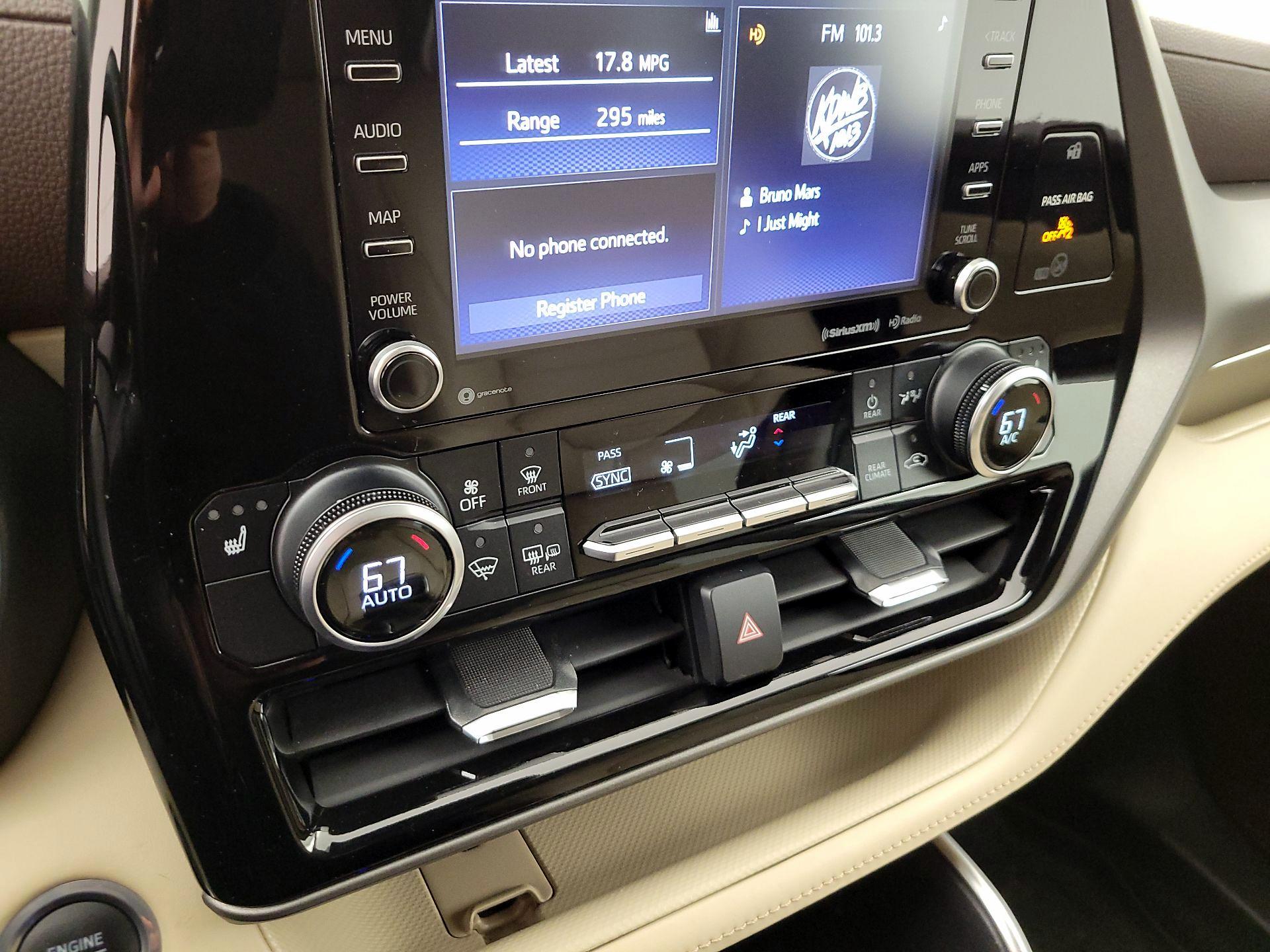 Thumbnail: 2021 Toyota Highlander - 17