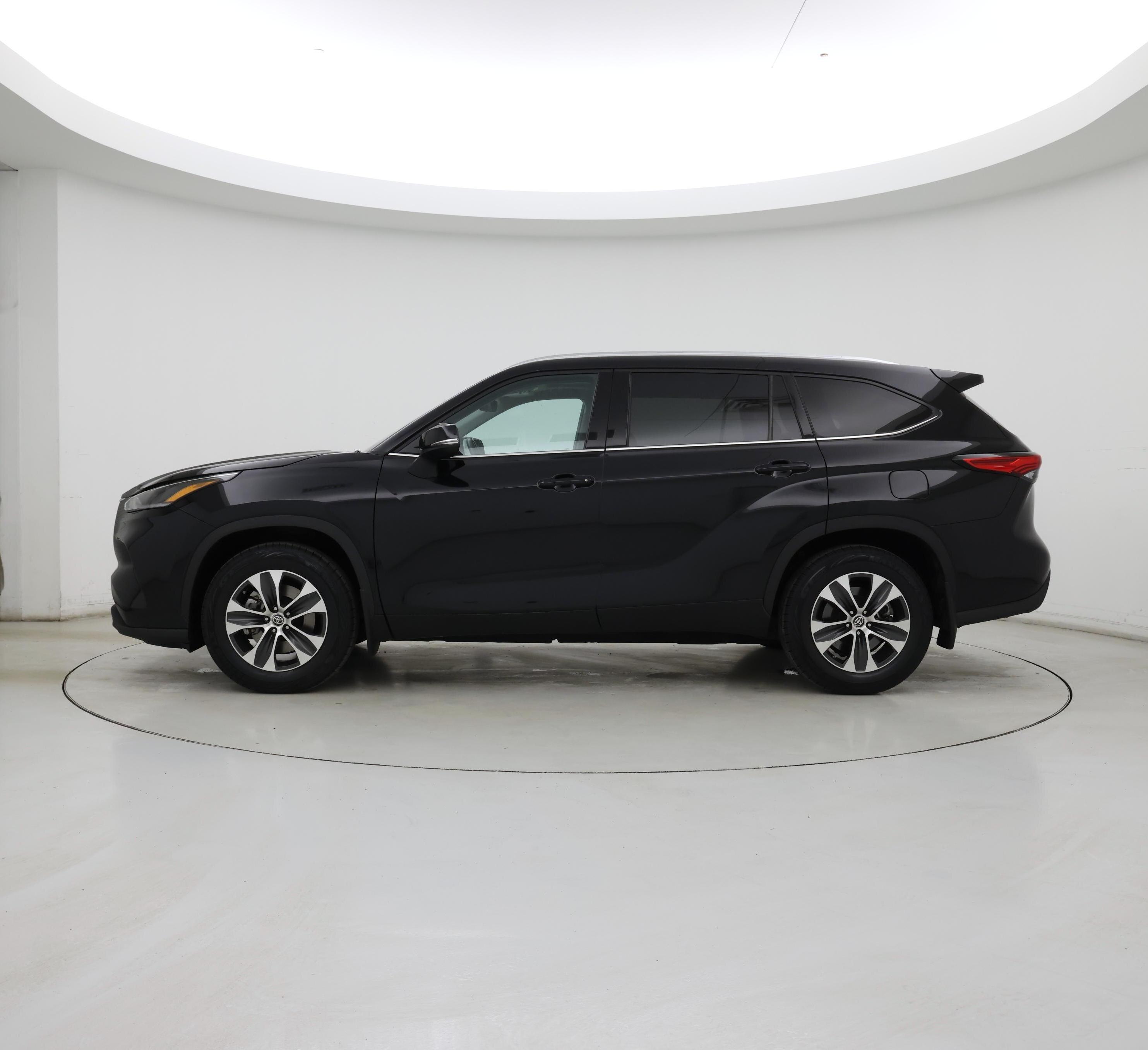 Thumbnail: 2021 Toyota Highlander - 3