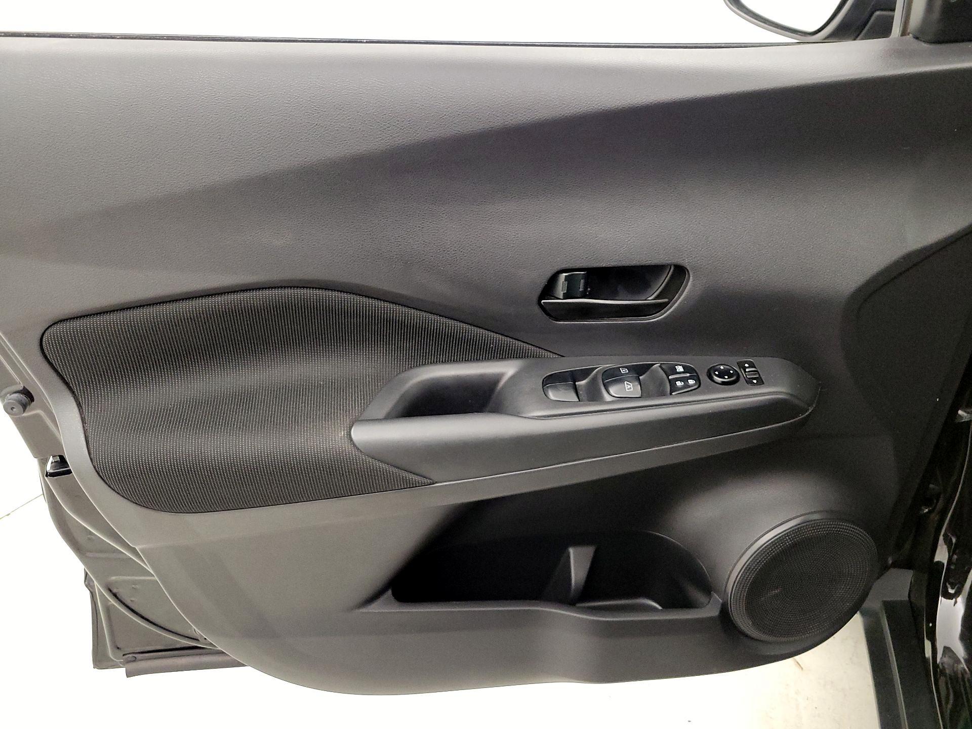 Thumbnail: 2021 Nissan Kicks - 12