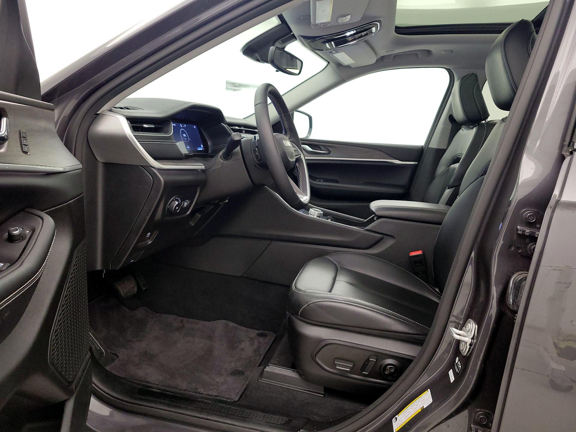 Thumbnail: 2024 Jeep Grand Cherokee - 11