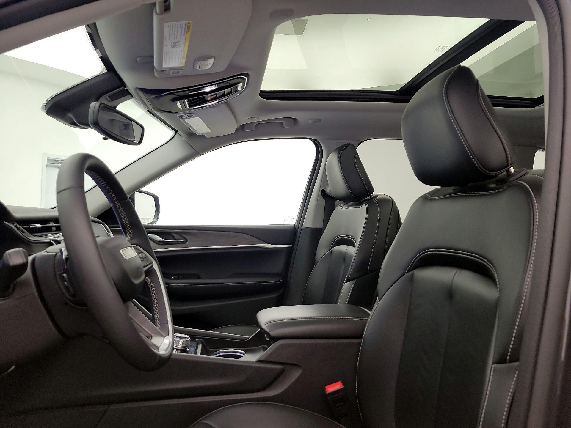 Thumbnail: 2024 Jeep Grand Cherokee - 20