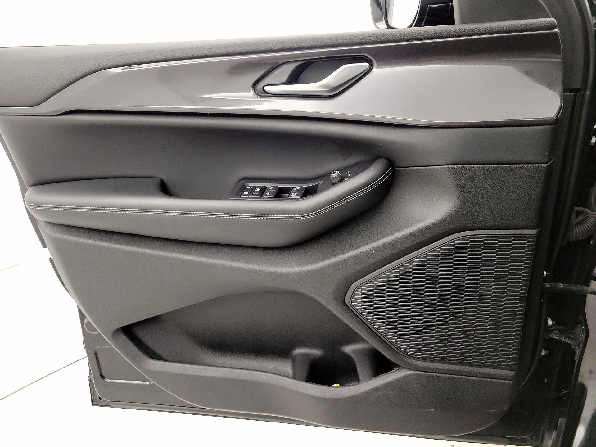 Thumbnail: 2023 Jeep Grand Cherokee - 12