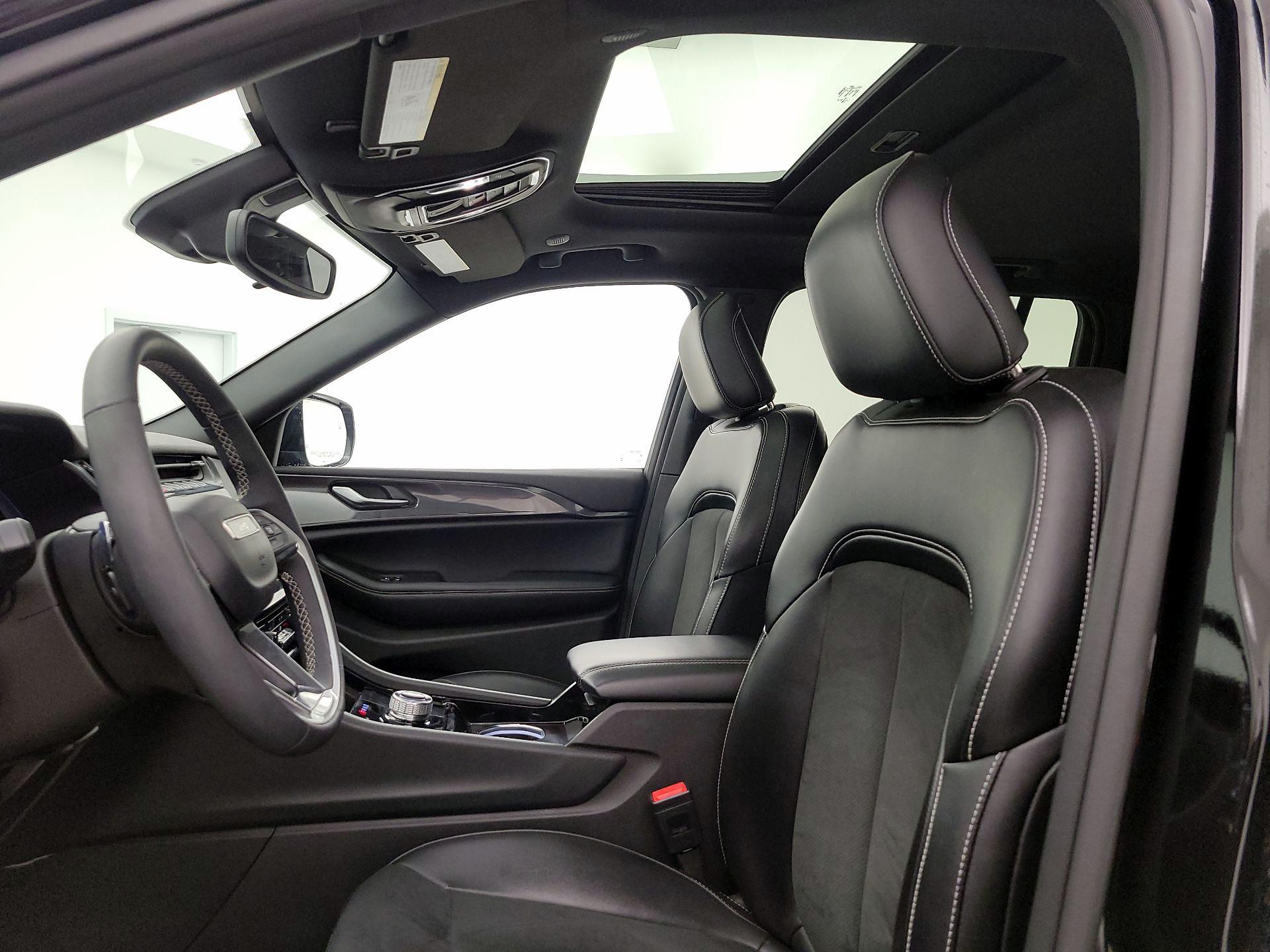 Thumbnail: 2023 Jeep Grand Cherokee - 19