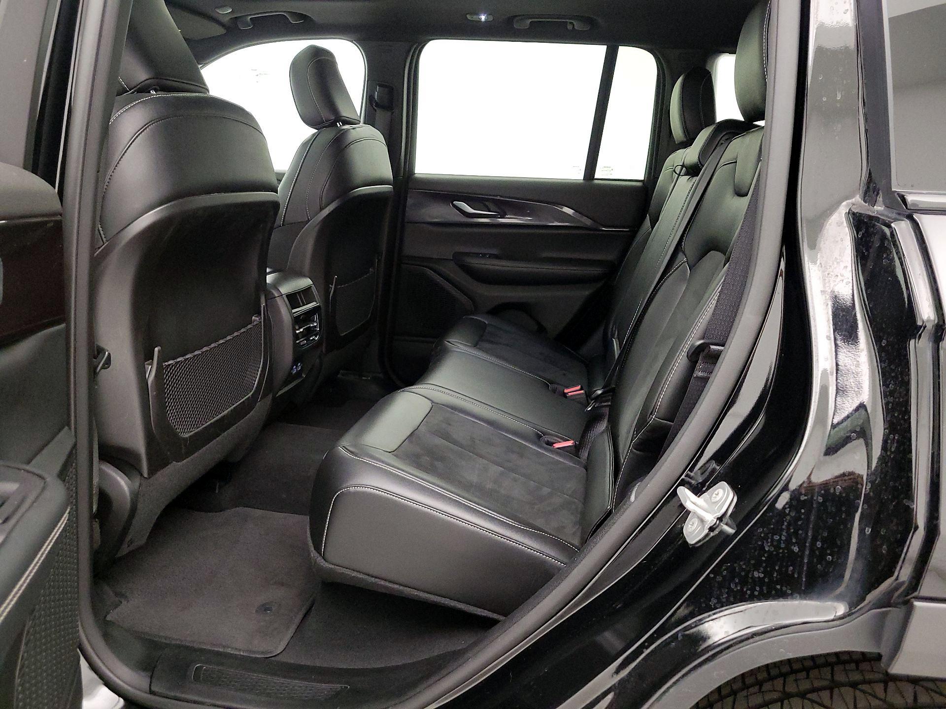 Thumbnail: 2023 Jeep Grand Cherokee - 20