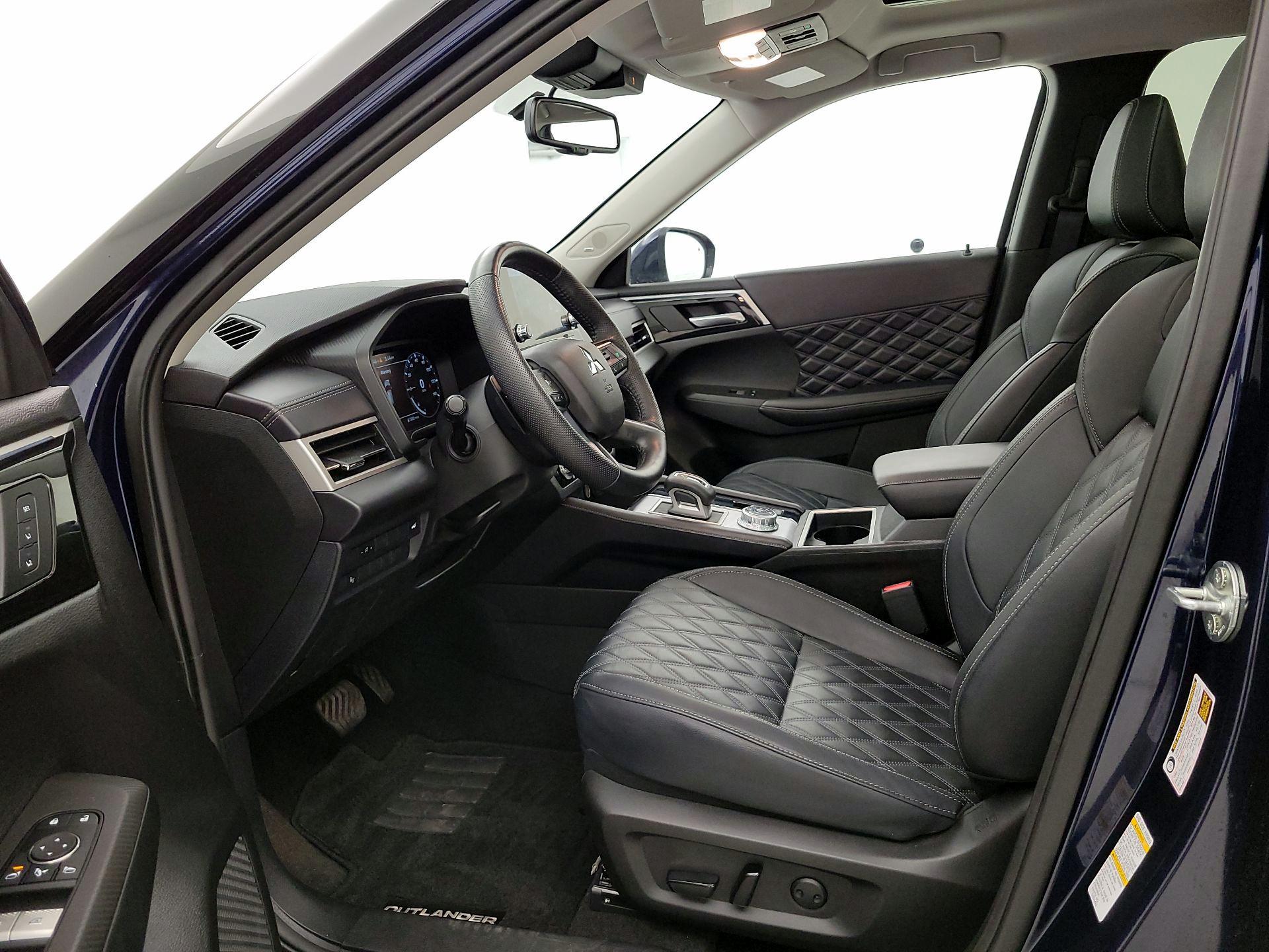 Thumbnail: 2024 Mitsubishi Outlander - 11