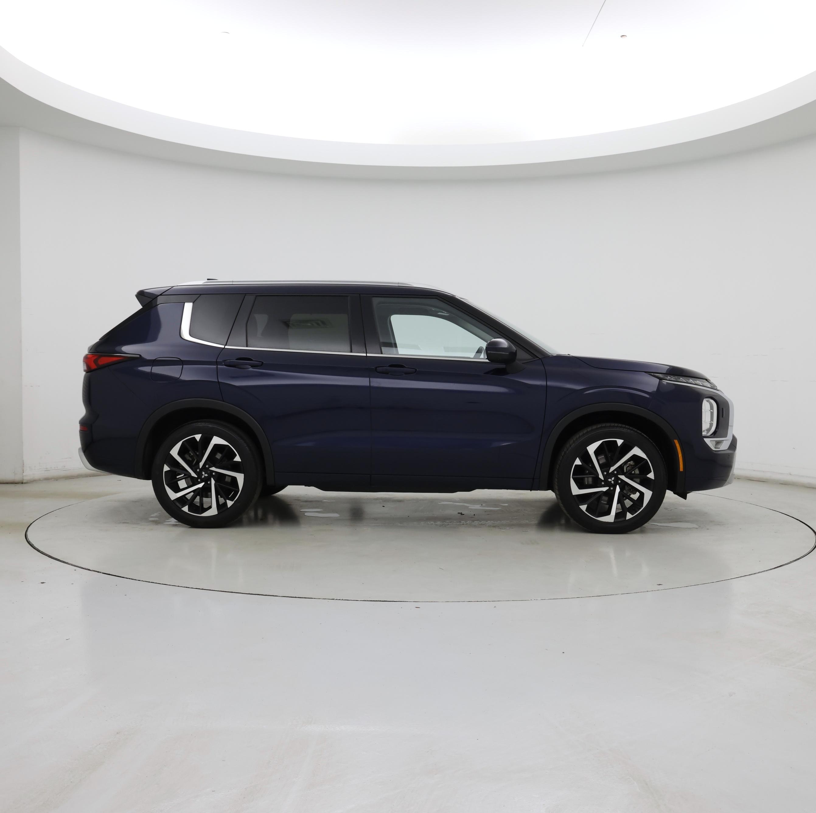 Thumbnail: 2024 Mitsubishi Outlander - 7
