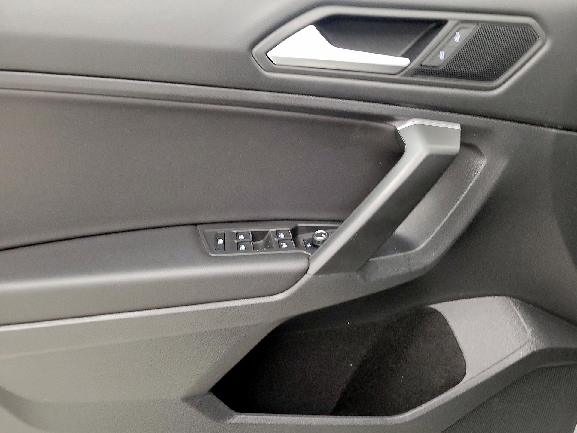 Thumbnail: 2021 Volkswagen Tiguan - 12