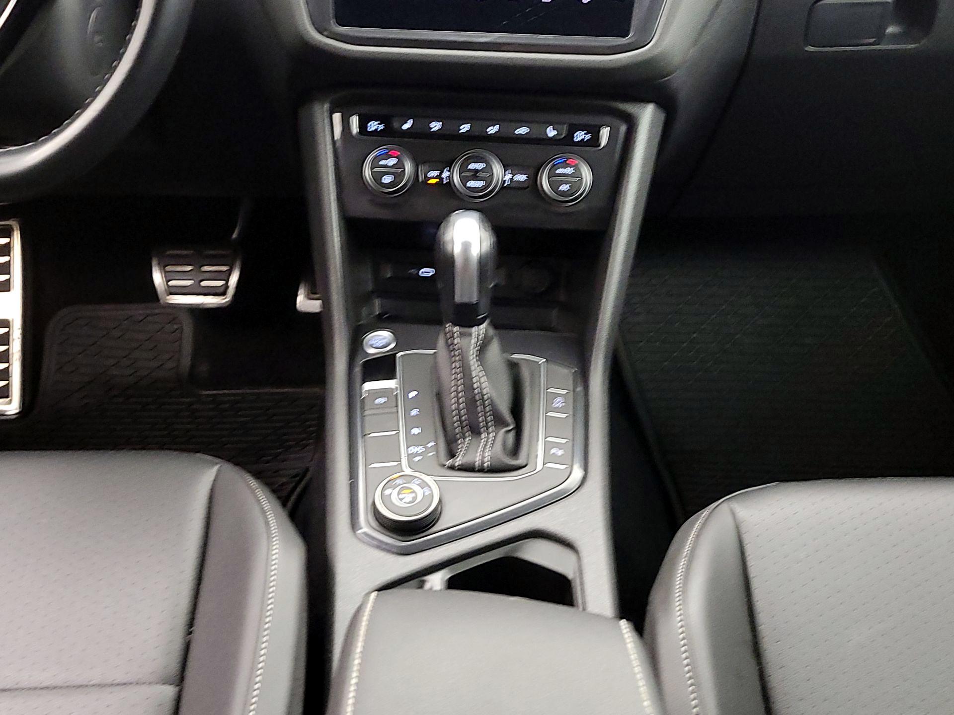 Thumbnail: 2021 Volkswagen Tiguan - 17