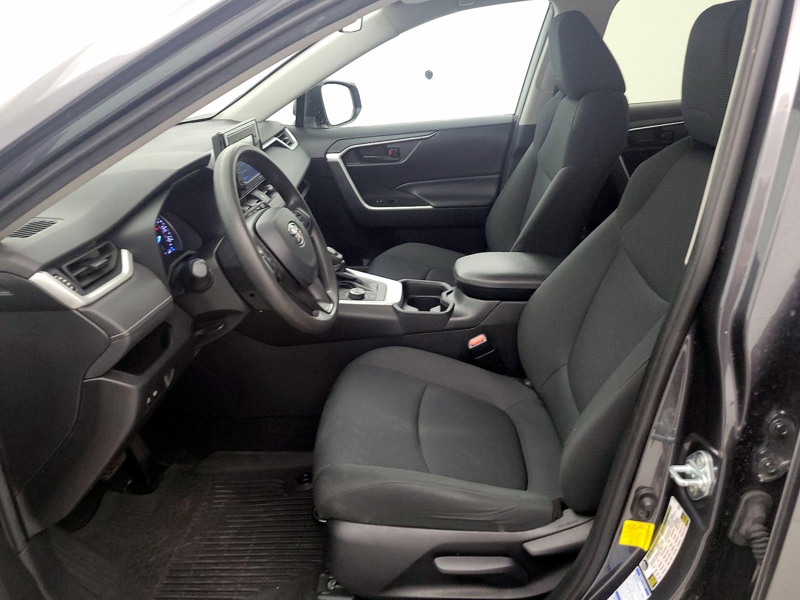 2021 Toyota RAV4 LE - Photo 12