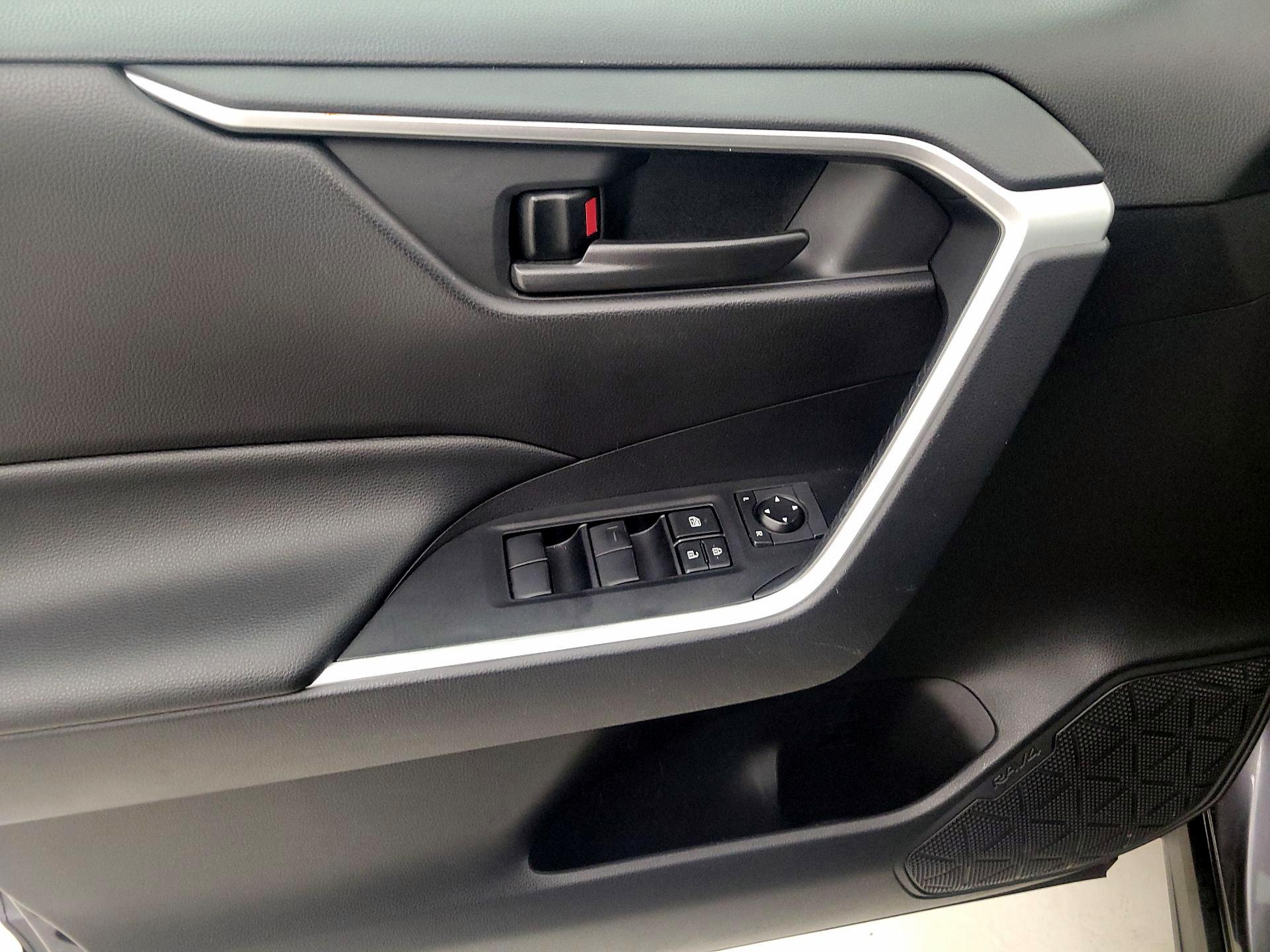 Thumbnail: 2021 Toyota RAV4 - 12