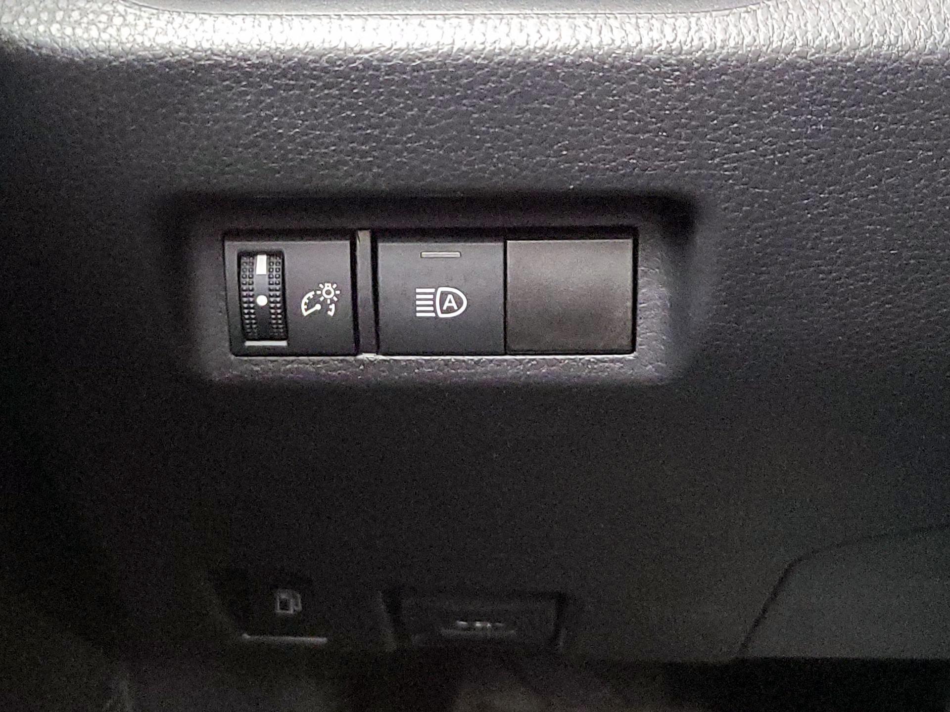 Thumbnail: 2021 Toyota RAV4 - 13