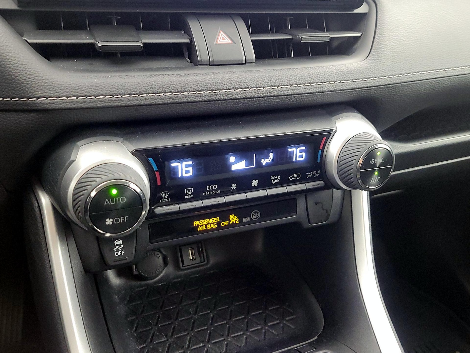 2021 Toyota RAV4 LE - Photo 17