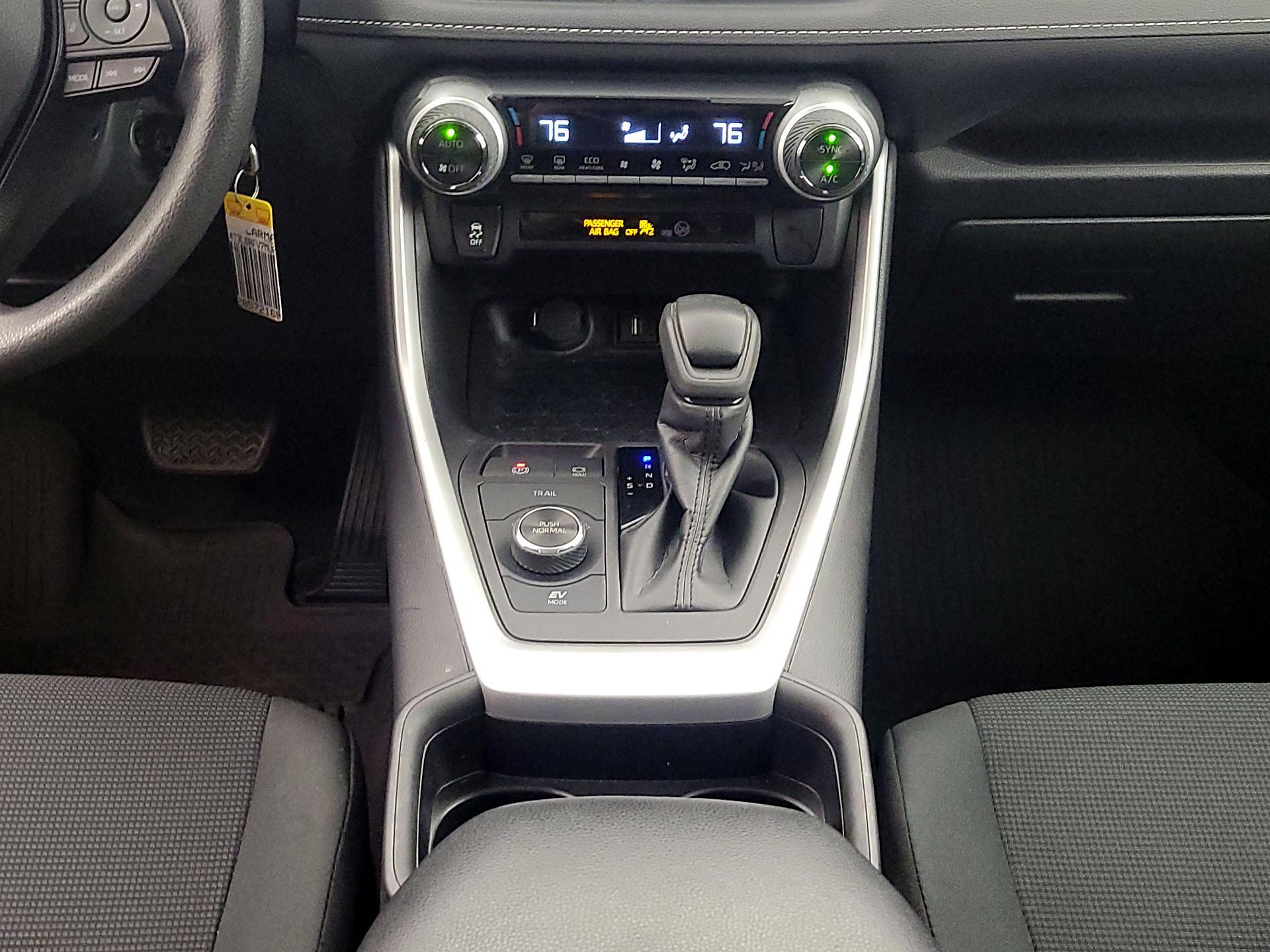 Thumbnail: 2021 Toyota RAV4 - 17