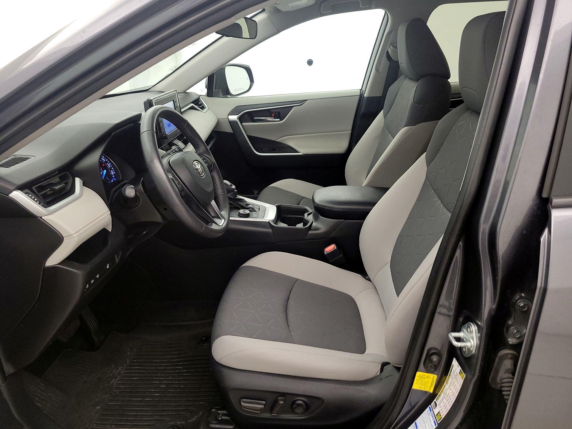 Thumbnail: 2021 Toyota RAV4 - 11