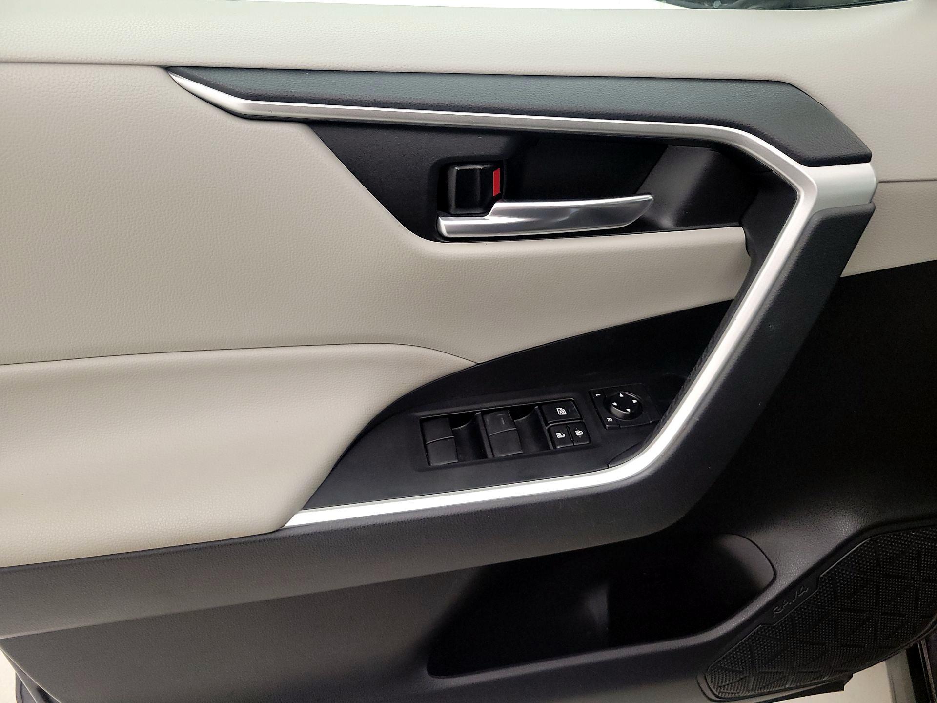 Thumbnail: 2021 Toyota RAV4 - 12