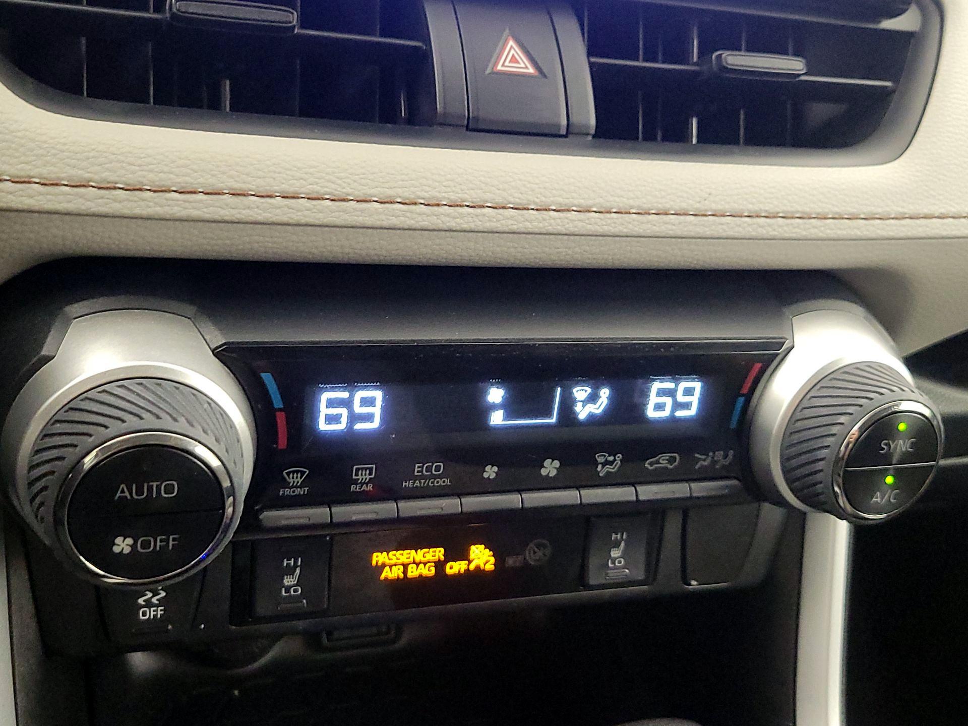 Thumbnail: 2021 Toyota RAV4 - 16