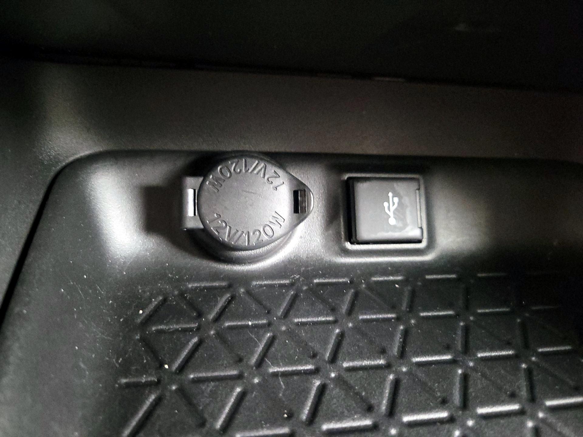 Thumbnail: 2022 Toyota RAV4 - 18