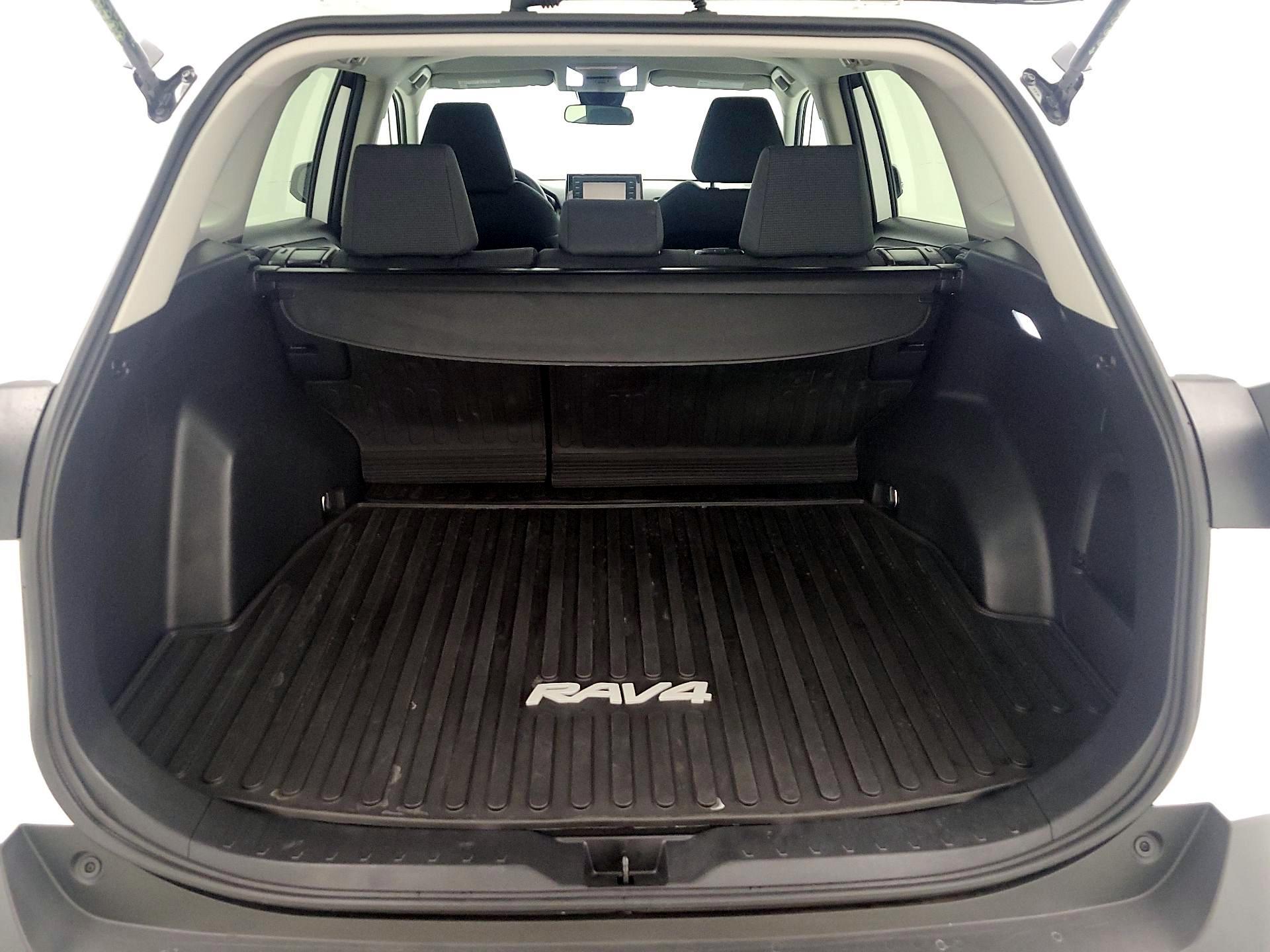 Thumbnail: 2022 Toyota RAV4 - 20