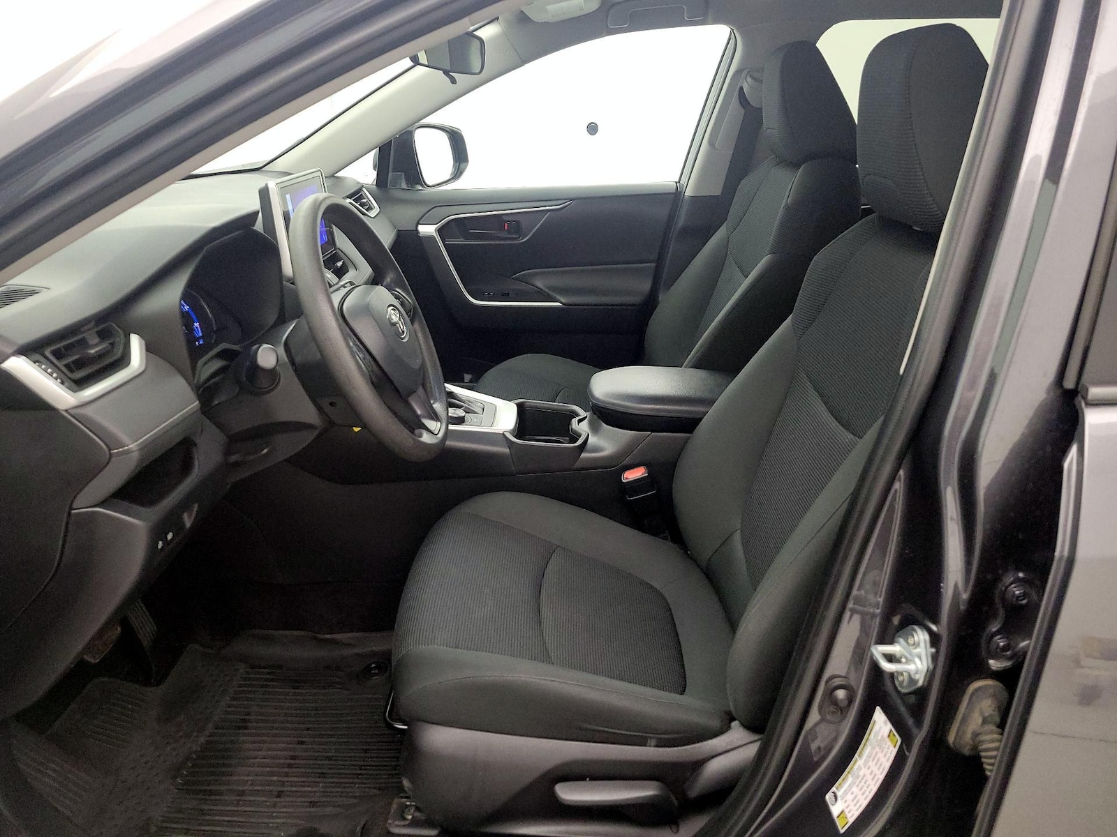 2024 Toyota RAV4 LE - Photo 12